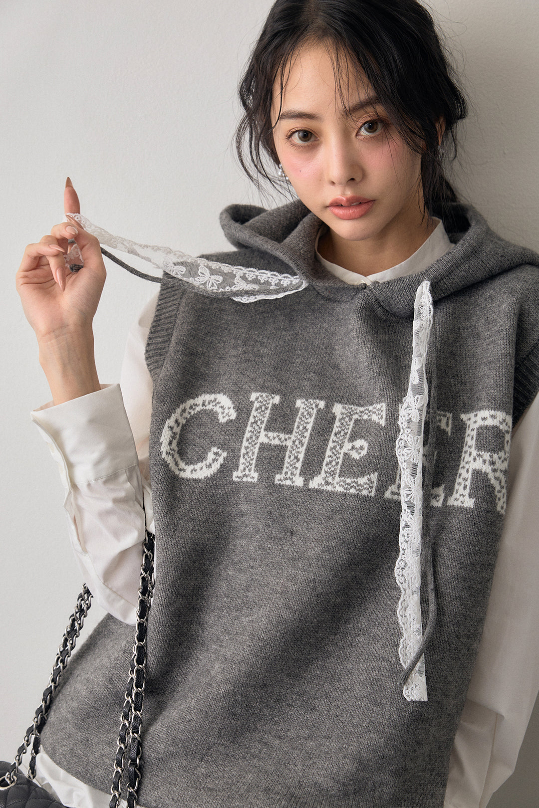 [予約/SET]パネルフレアヘムシャツ+レースリボンロゴフードスリーブレスニット+タックテーパードパンツ(3set)