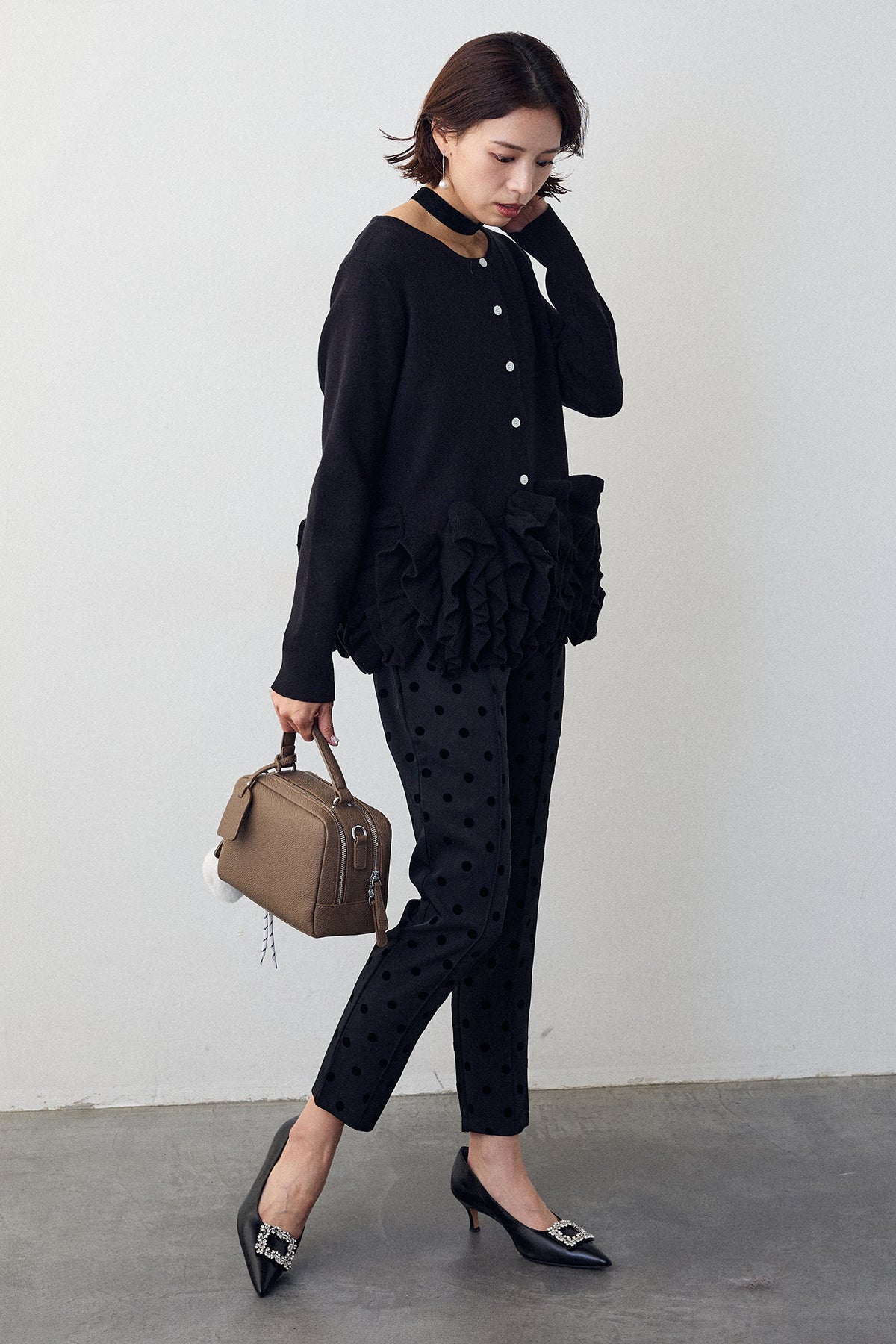 予約]ドット柄センターラインテーパードパンツ – Frene