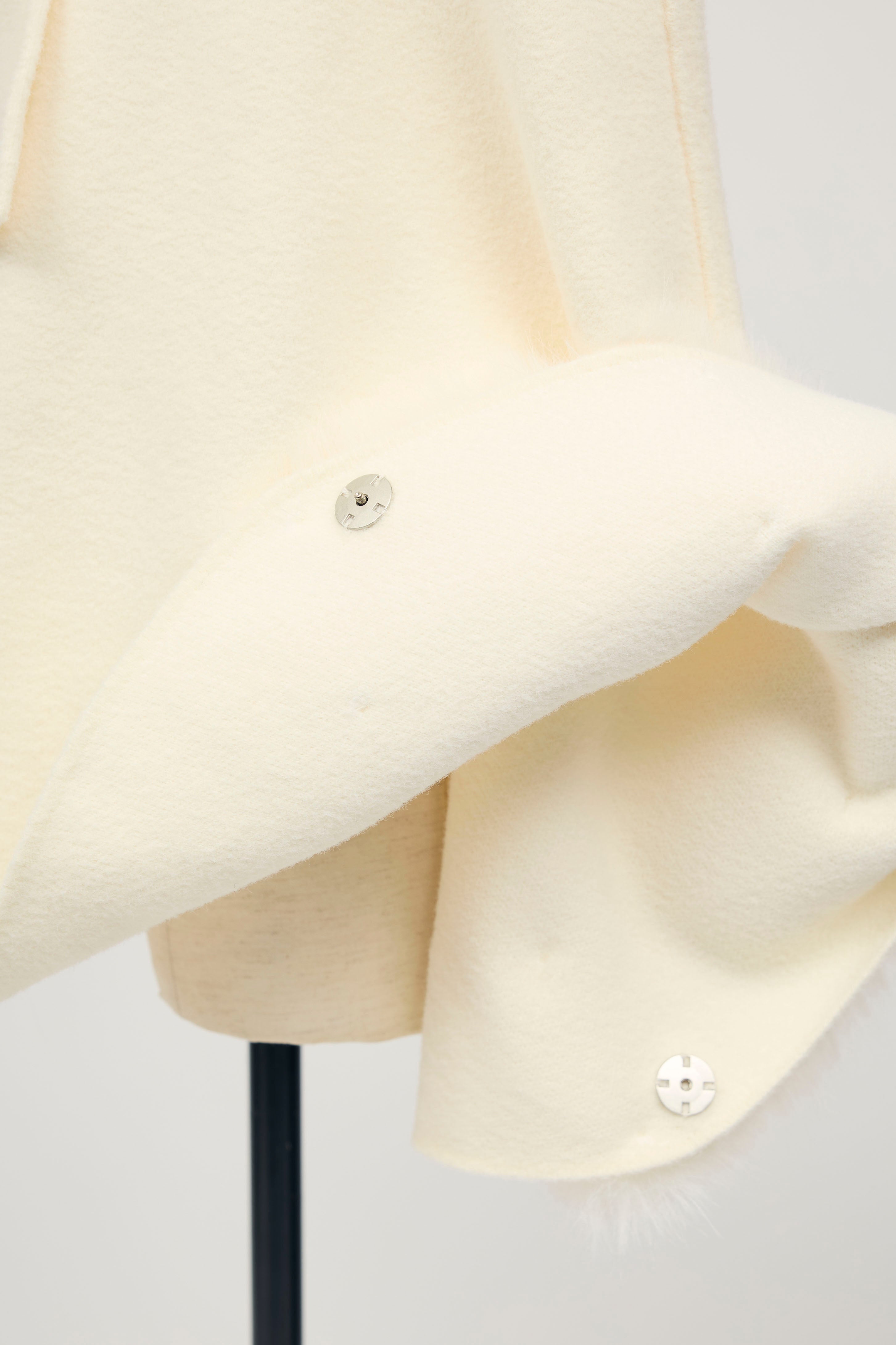 ファーカフスリボンポンチョコート frene フラーネ同型 予約]ファーカフスリボンポンチョコート – Frene