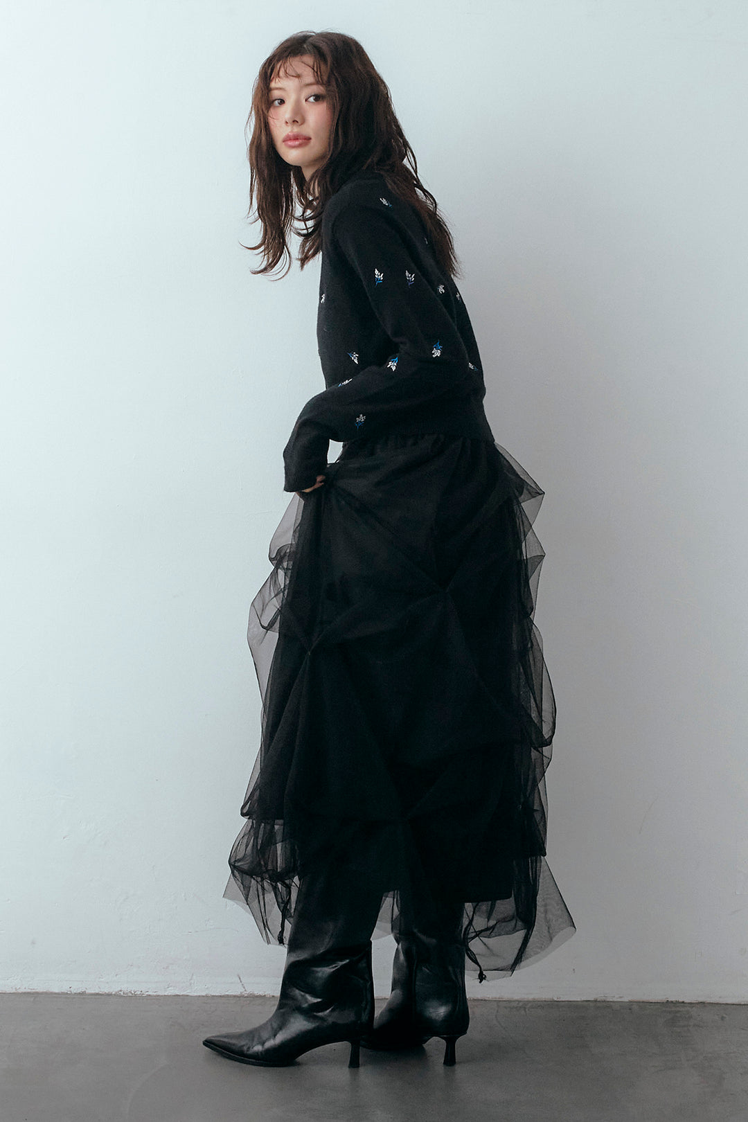 [予約/SET]ニュアンスフラワー刺繍クロップドニットカーデ+マルチパターンタックチュールスカート(2set)