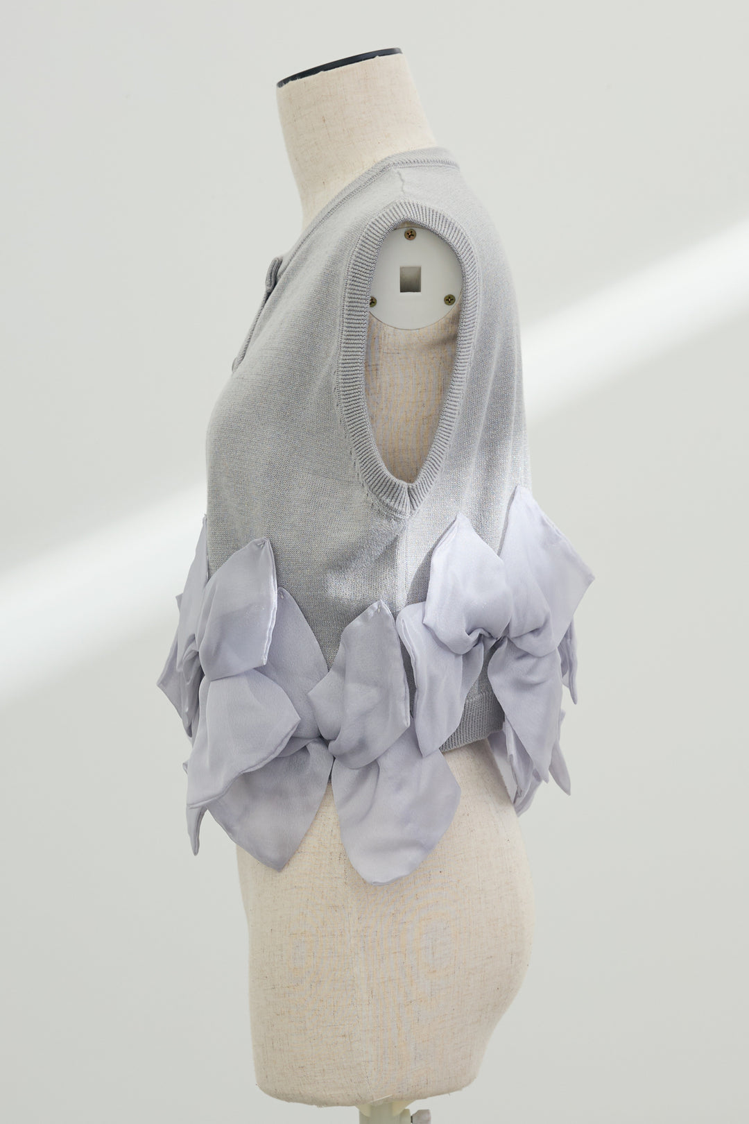 [予約]ヘムオーガンジーリボンスリーブレスニット