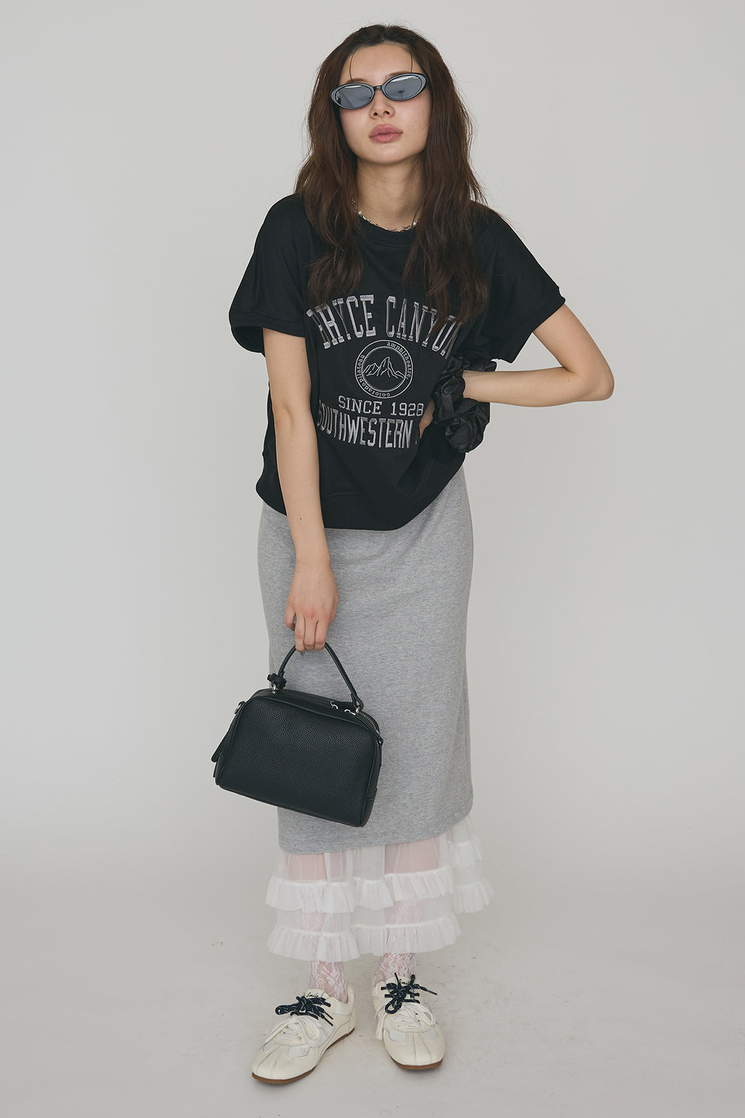 [予約/SET]ロゴ刺繍デザインリブカットT+フリルヘムスウェットスリットスカート(2set)