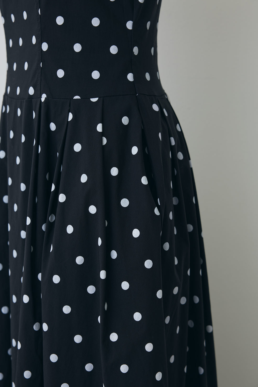 [予約]ドットレトロシルエットワンピース