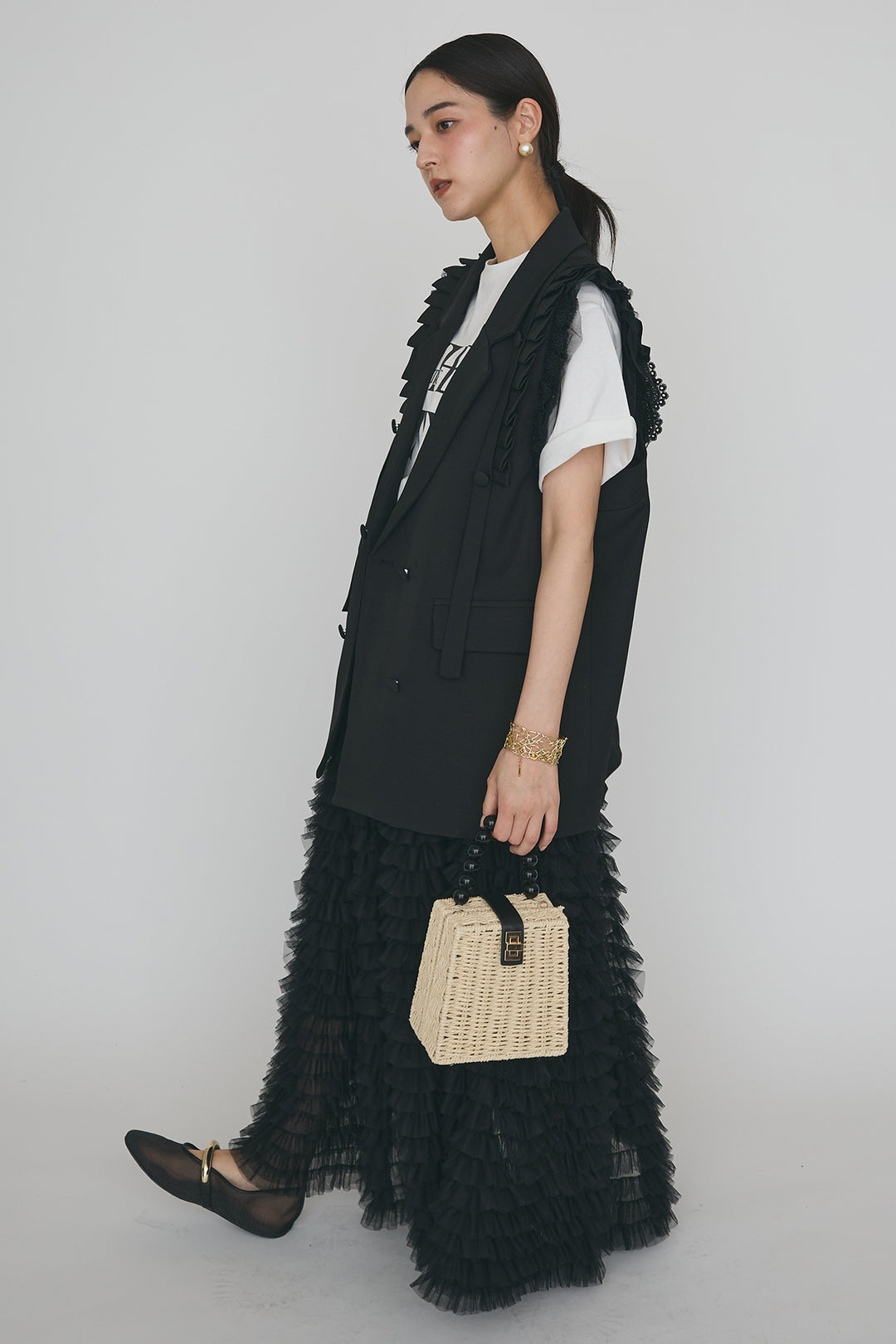 [予約/SET]ThecityロゴTシャツ+フリルショルダーテーラーマニッシュベスト+ホイップチュールティアードスカート(3set)