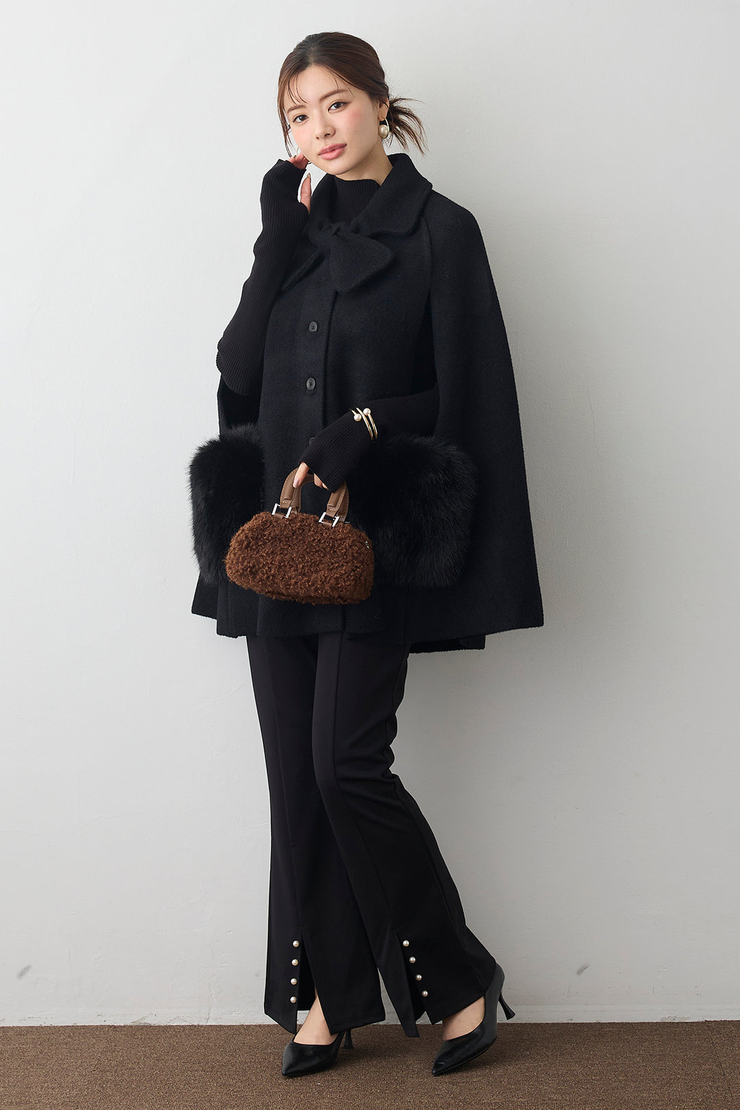 [予約/SET]ベーシックフィンガーホールリブニット+ウールタッチファーポケットポンチョコート+センタースリットパールパンツ(3set)