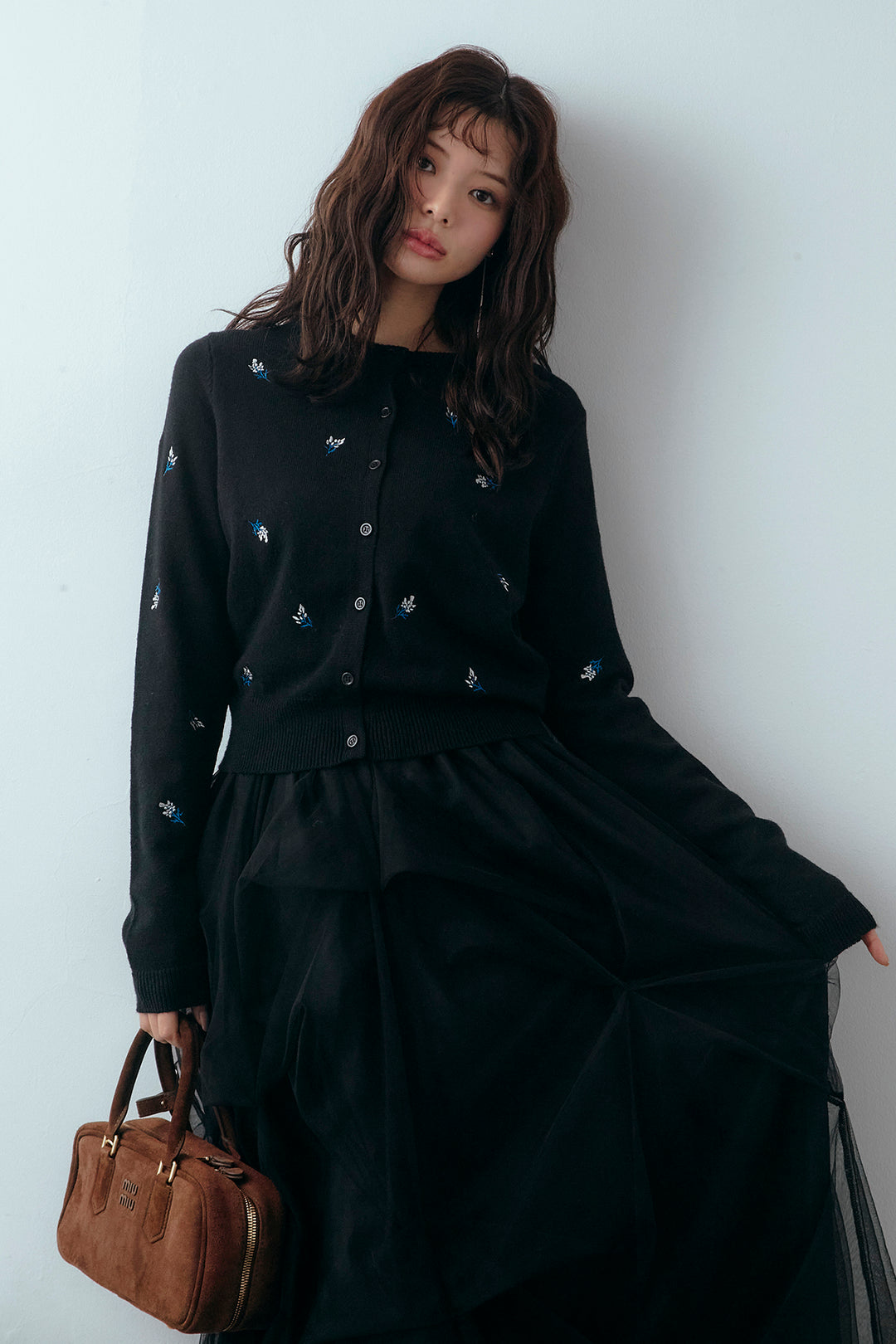 [予約/SET]ニュアンスフラワー刺繍クロップドニットカーデ+マルチパターンタックチュールスカート(2set)