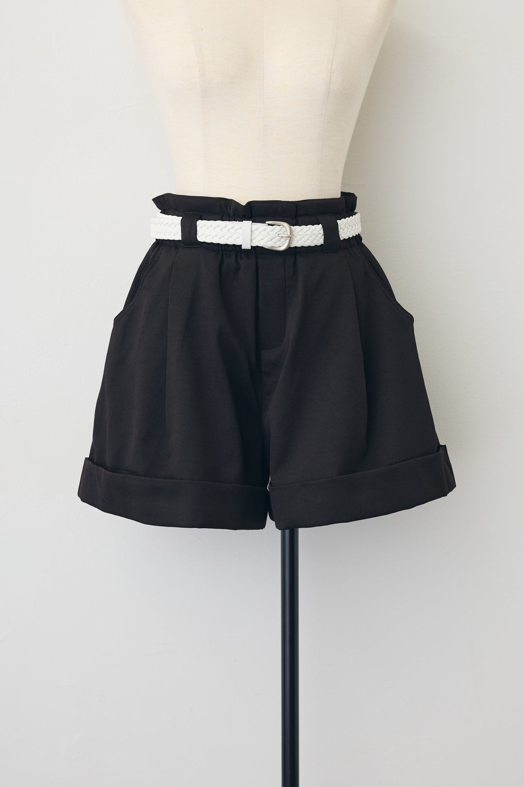 [予約]ルーズタックロールアップショートパンツ