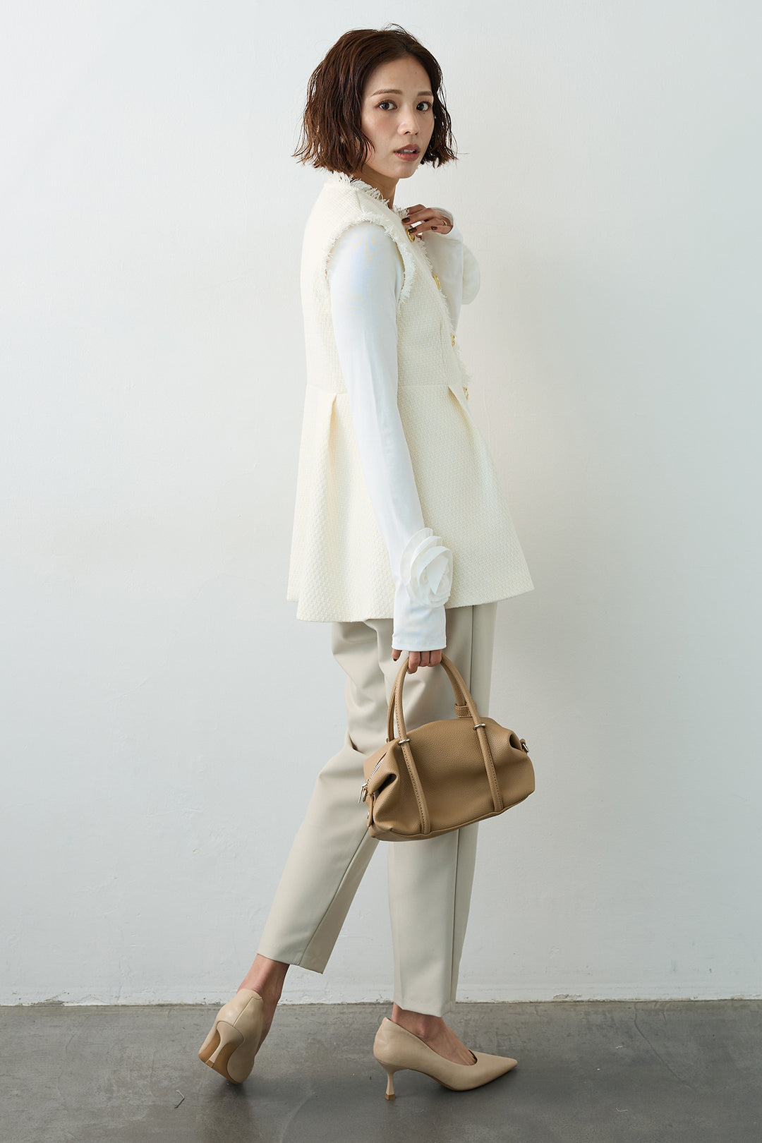 [予約/SET]フラワーモチーフポイントカットトップス+ツイードペプラム美フォルムジレ+タックテーパードパンツ(3set)