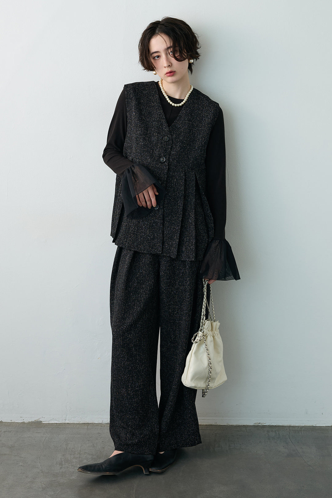 [予約/SET]チュールシアーカフスリブニット+サマーツイードボックスプリーツベスト+サマーツイードウエストラインタックパンツ(3set)