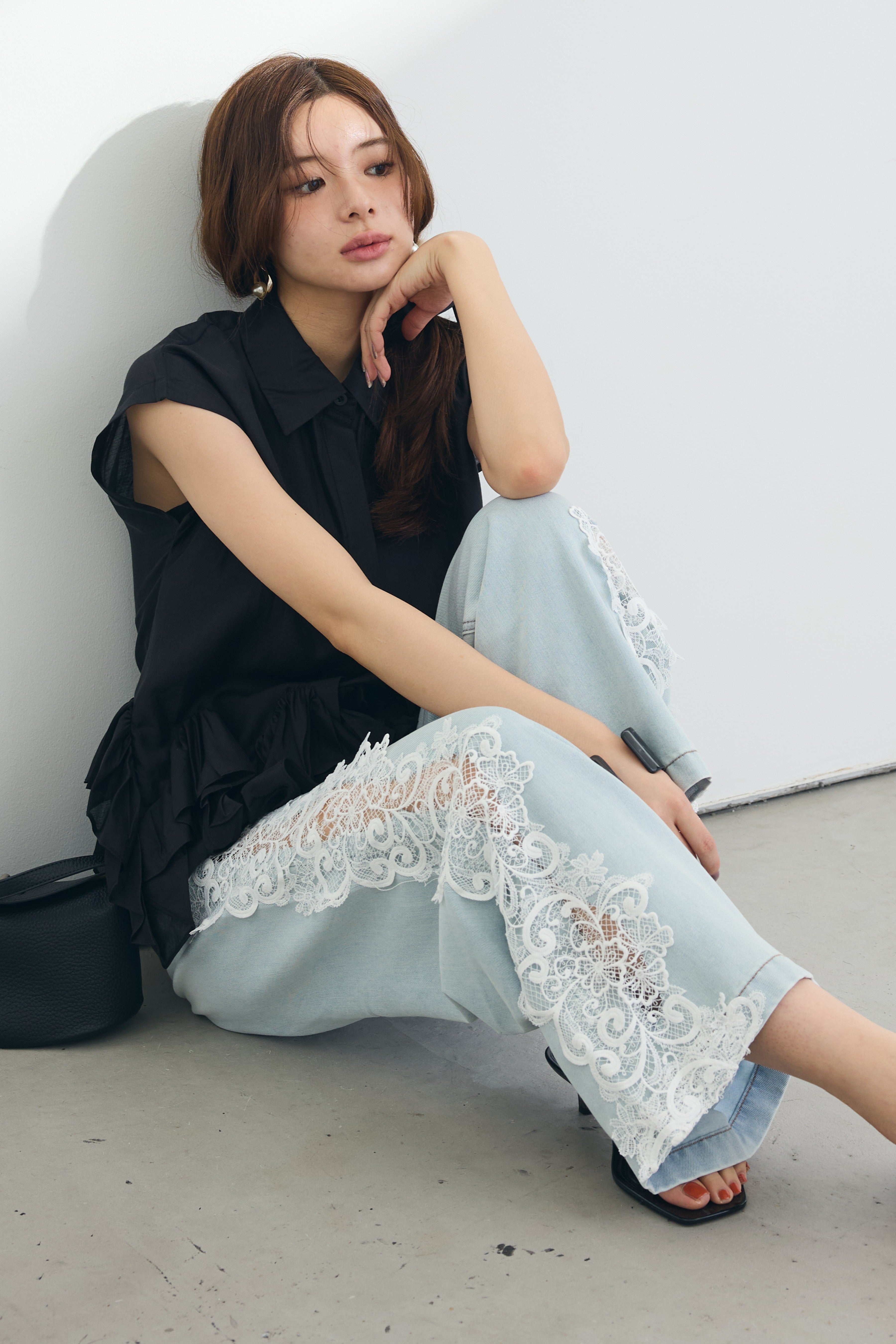 フラーネ フリルウェーブスリーブブラウスと花柄パンツのセット 予約/SET]フリルヘムフレンチスリーブシアーシャツ+レースサイドライン