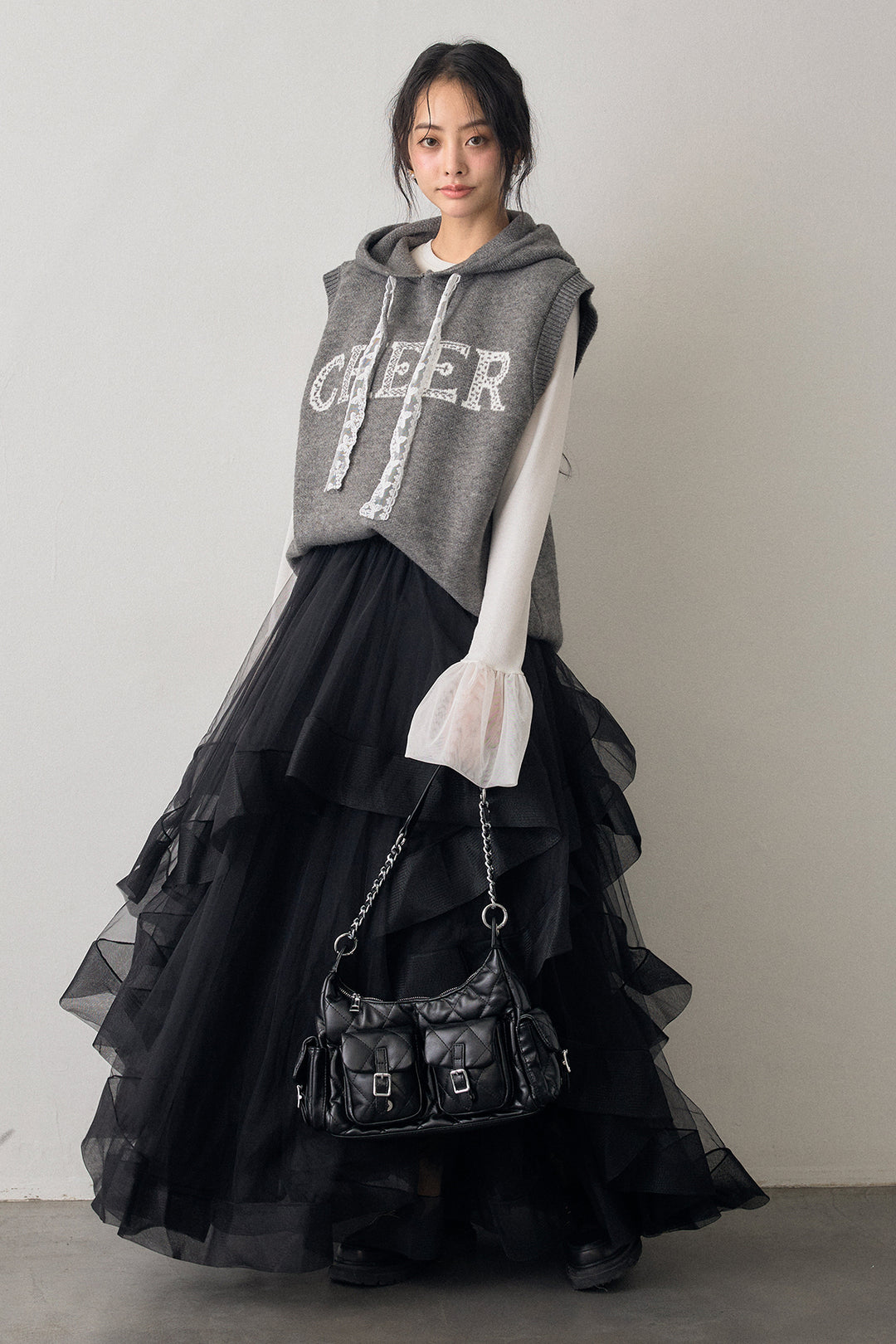 [予約/SET]チュールシアーカフスリブニット+レースリボンロゴフードスリーブレスニット+ランダムフリルティアードボリュームスカート(3set)