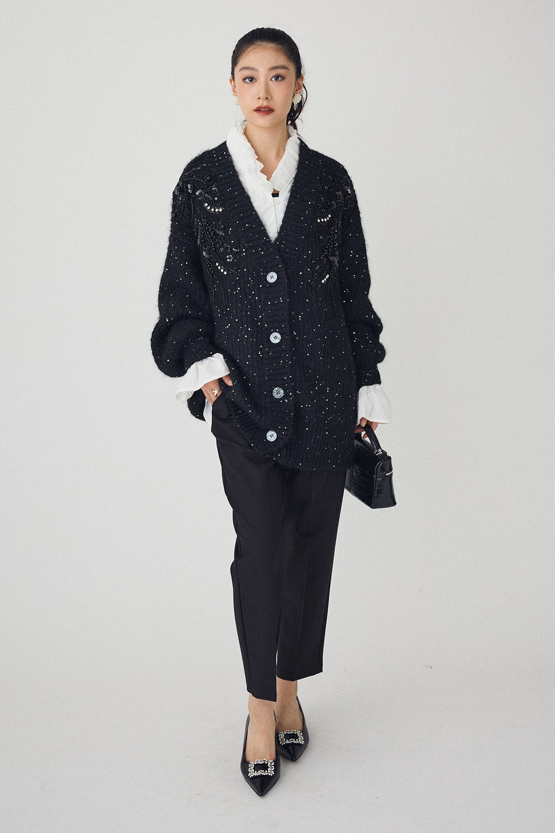 [予約/SET]ダブルプリーツカラーブラウス+ビーズフラワースパンコールシャイニーニットカーデ+タックテーパードパンツ(3set)