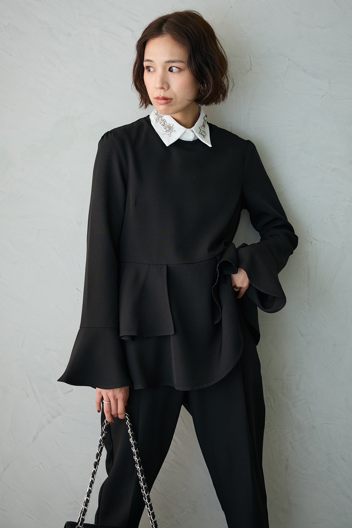 予約]ティアードペプラムフレアスリーブブラウス – Frene