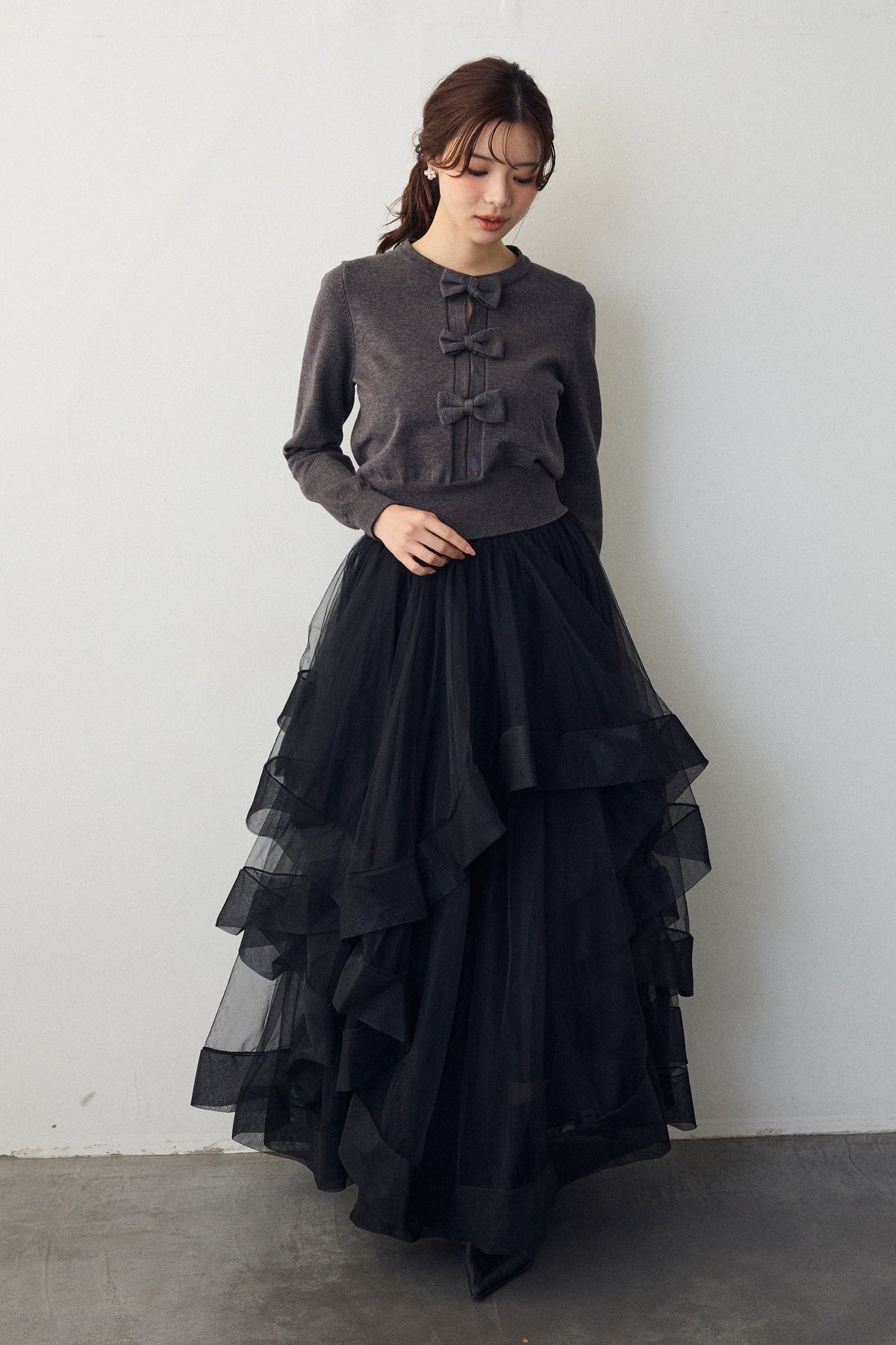 予約/SET]フロントリボンモチーフカーデ+ランダムフリルティアード