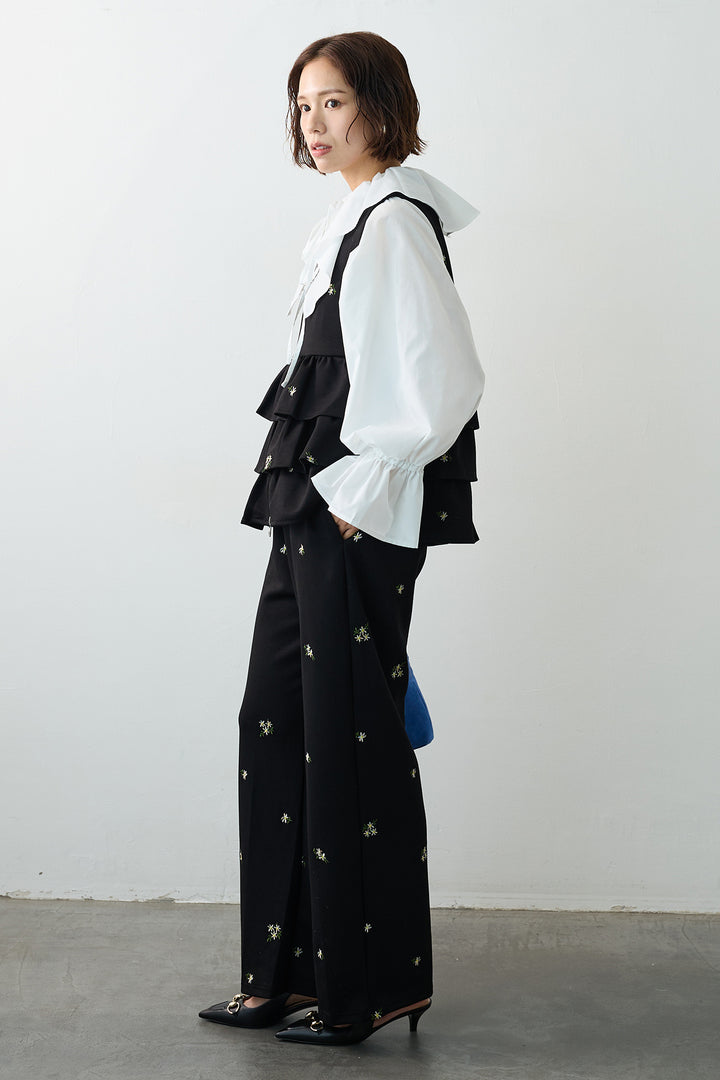 [予約/SET]エアリーフリルフレアカフスブラウス+フラワー刺繍ティアードポンチベスト+フラワー刺繍ストレートポンチパンツ(3set)