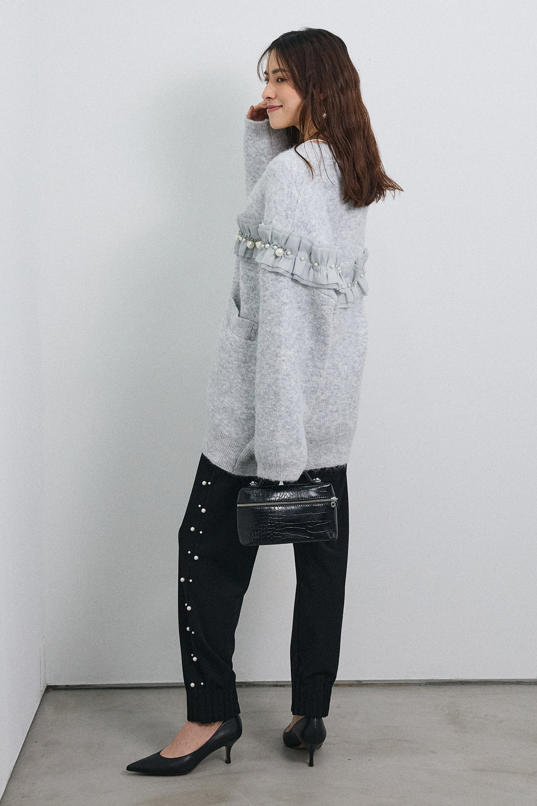 [予約/SET]フリルパールドッキングニットコーディガン+サイドパール裾タックジョガーパンツ(2set)