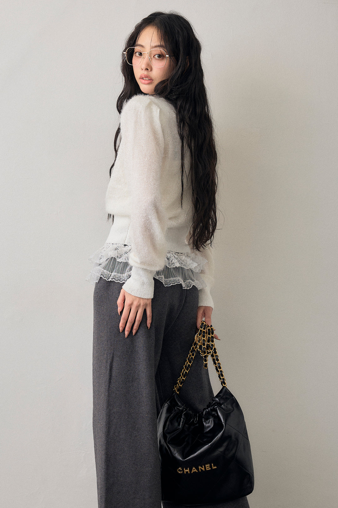 [予約]コンシャスショルダーシャイニーニットカーデ