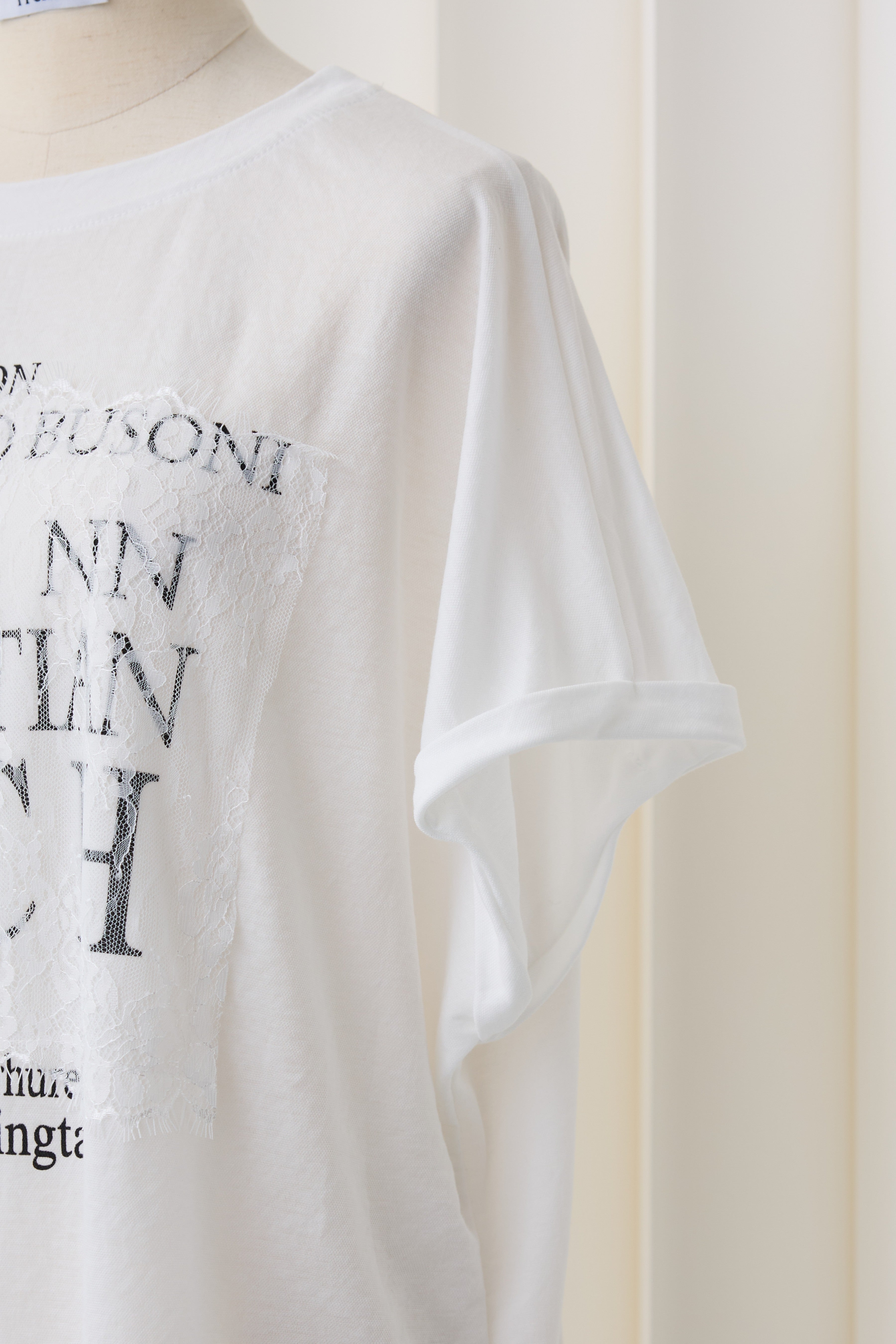 予約]レースレイヤードロゴTシャツ – Frene