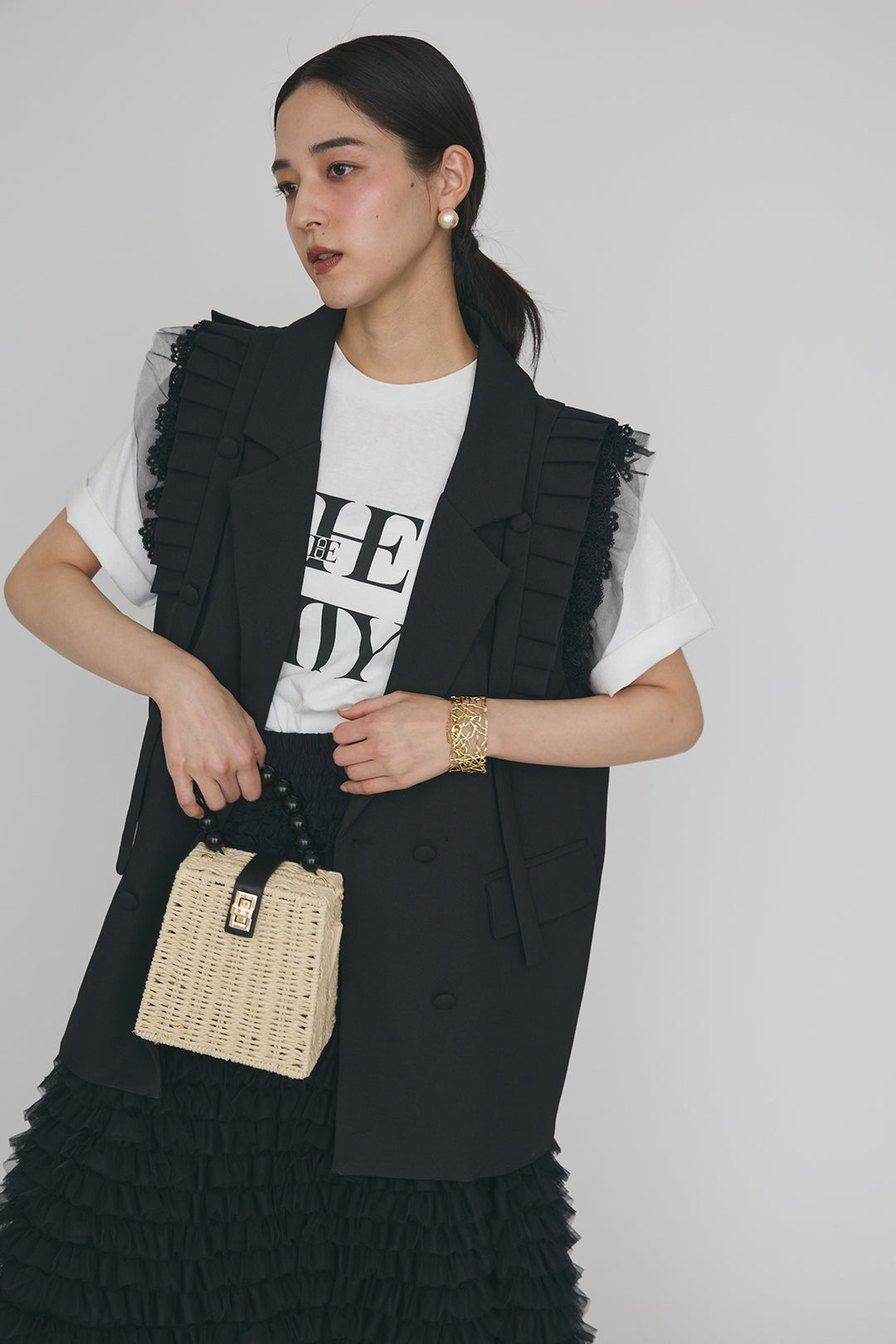 [予約/SET]ThecityロゴTシャツ+フリルショルダーテーラーマニッシュベスト+ホイップチュールティアードスカート(3set)