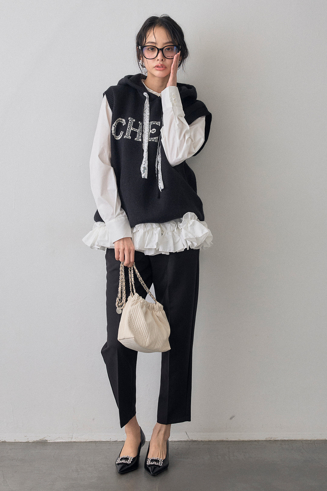 [予約/SET]パネルフレアヘムシャツ+レースリボンロゴフードスリーブレスニット(2set)