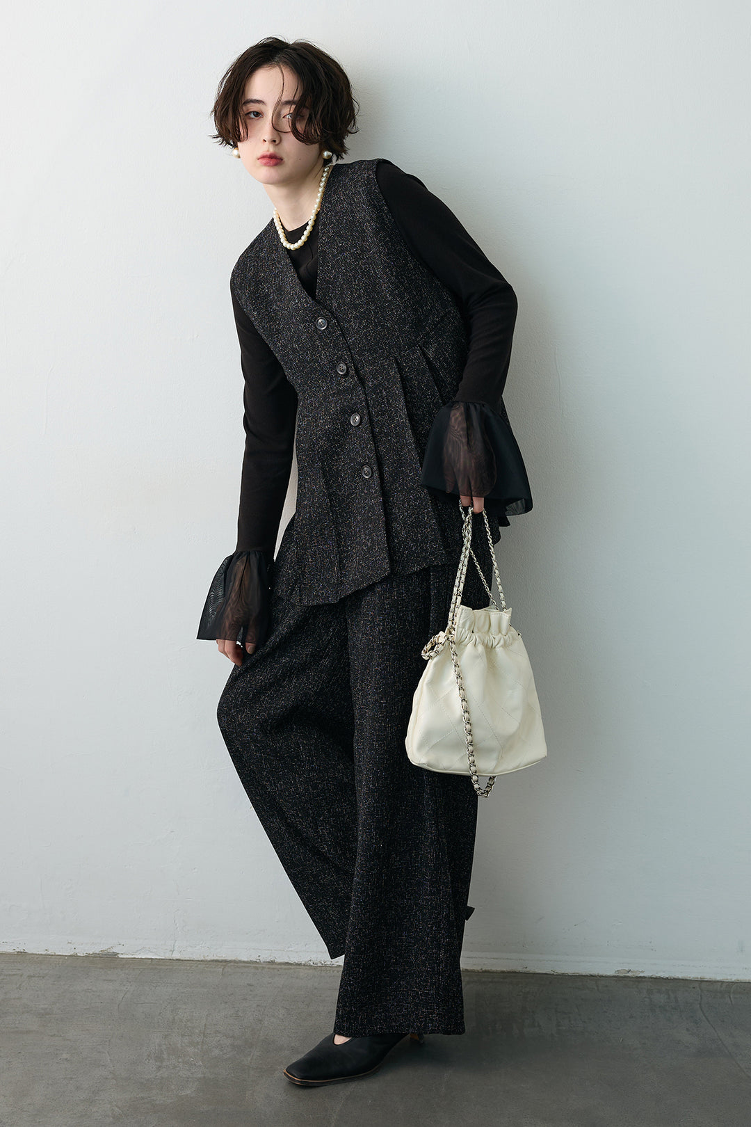[予約/SET]チュールシアーカフスリブニット+サマーツイードボックスプリーツベスト+サマーツイードウエストラインタックパンツ(3set)