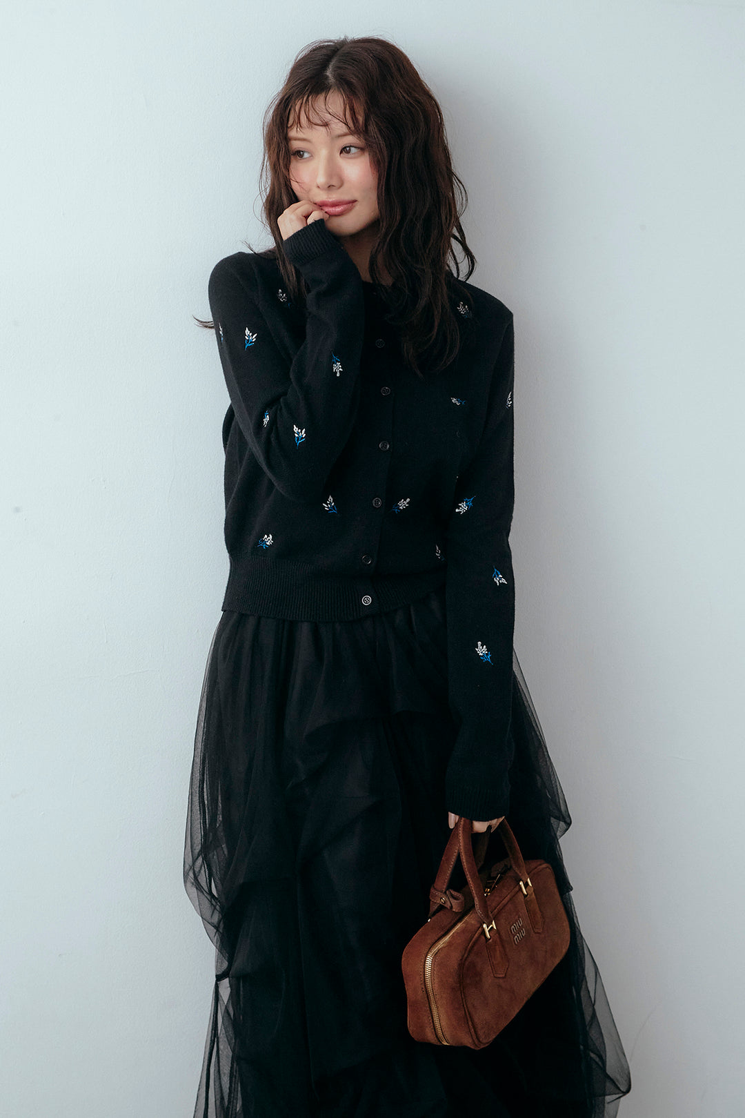 [予約/SET]ニュアンスフラワー刺繍クロップドニットカーデ+マルチパターンタックチュールスカート(2set)