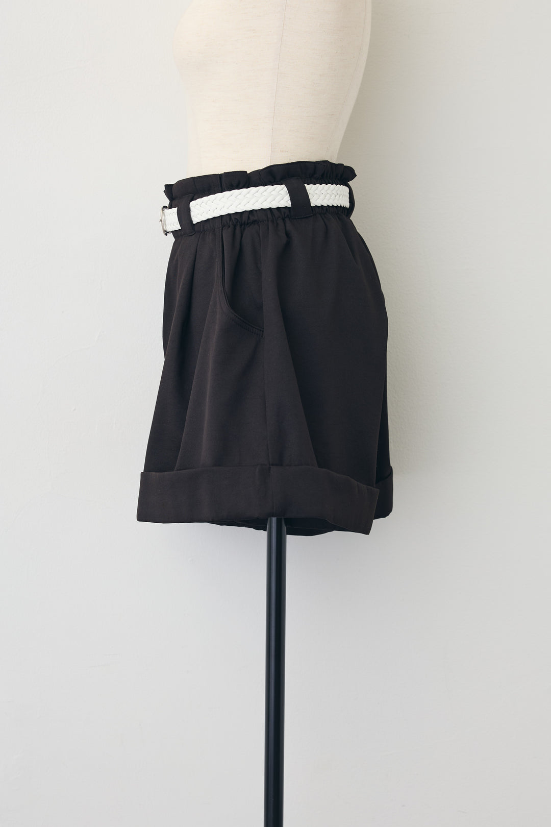 [予約]ルーズタックロールアップショートパンツ
