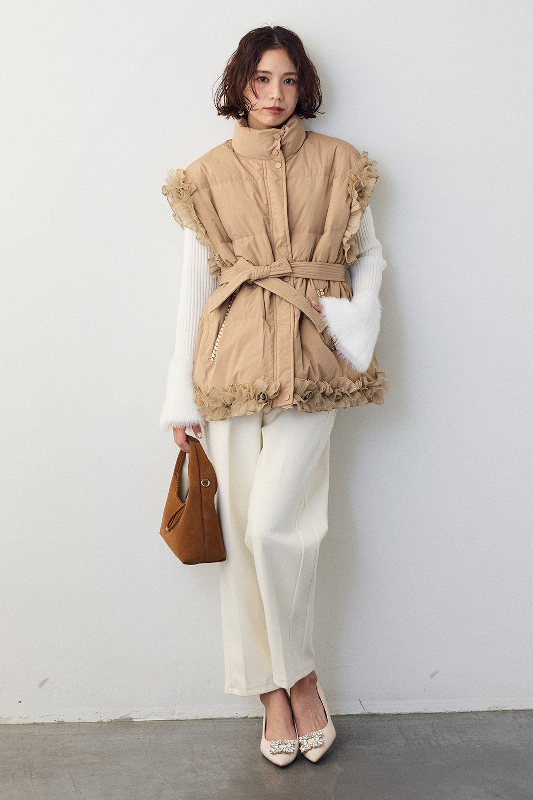 [予約/SET]フェザー切替スリーブフレアニット+フリルチュールスリーブ美ラインベスト+ウォームセンタープレス美ラインテーパードパンツ(3set)