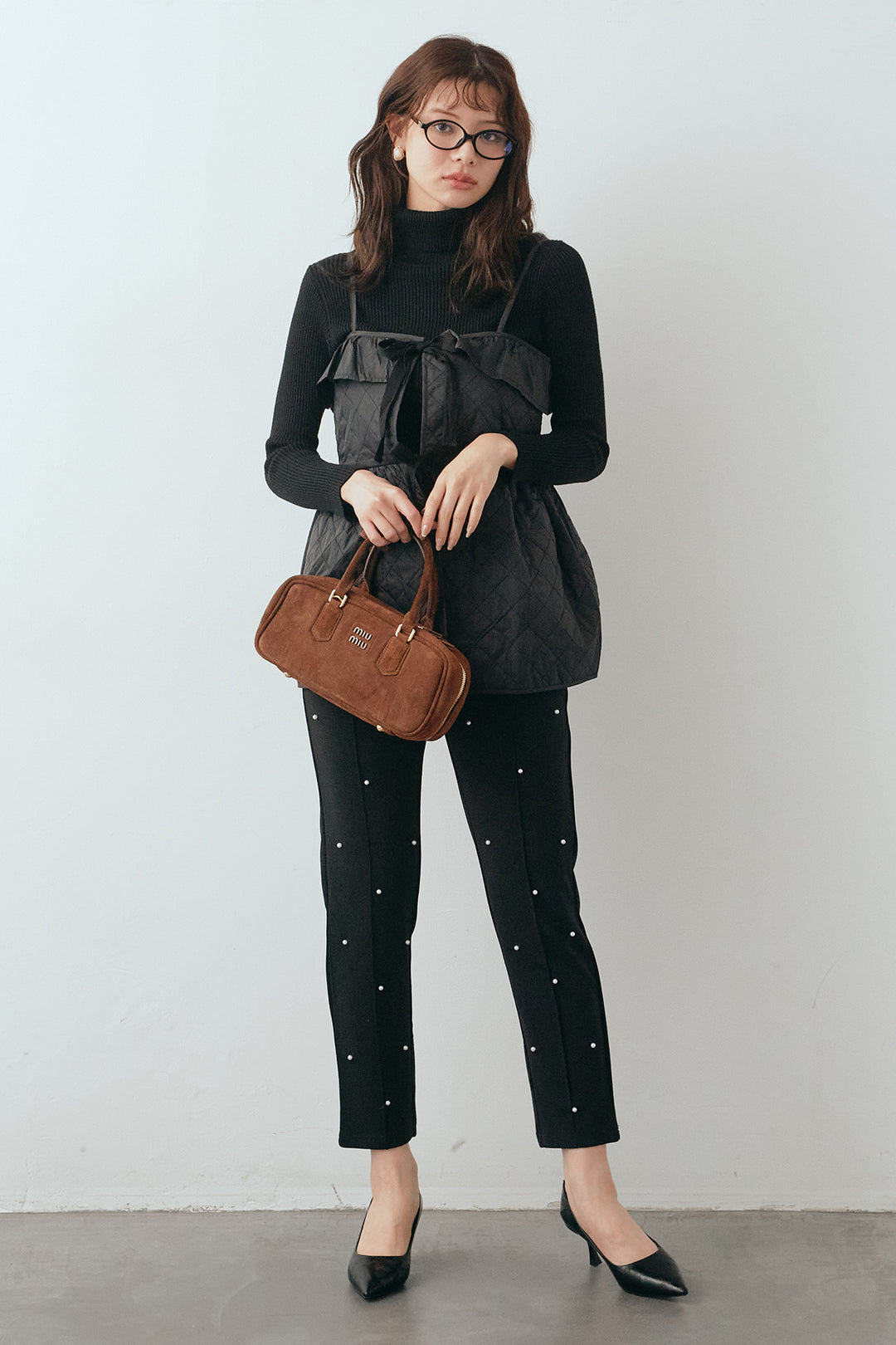 [予約/SET]ベーシックリブタートルニット+ダイヤキルトキャミビスチェ+センターシームランダムパールパンツ(3set)