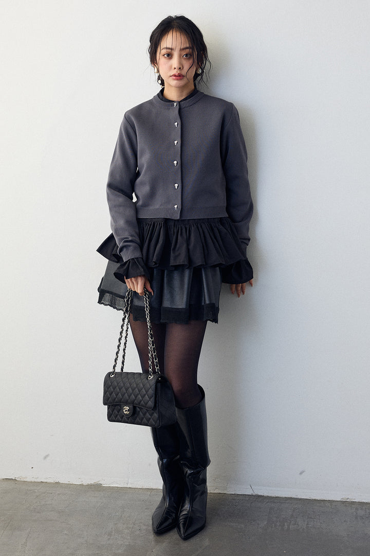 [予約/SET]フリルヘムスリーブブラウス+メタルボタンベーシックカーデ+レザーライクフレアショートパンツ(3set)