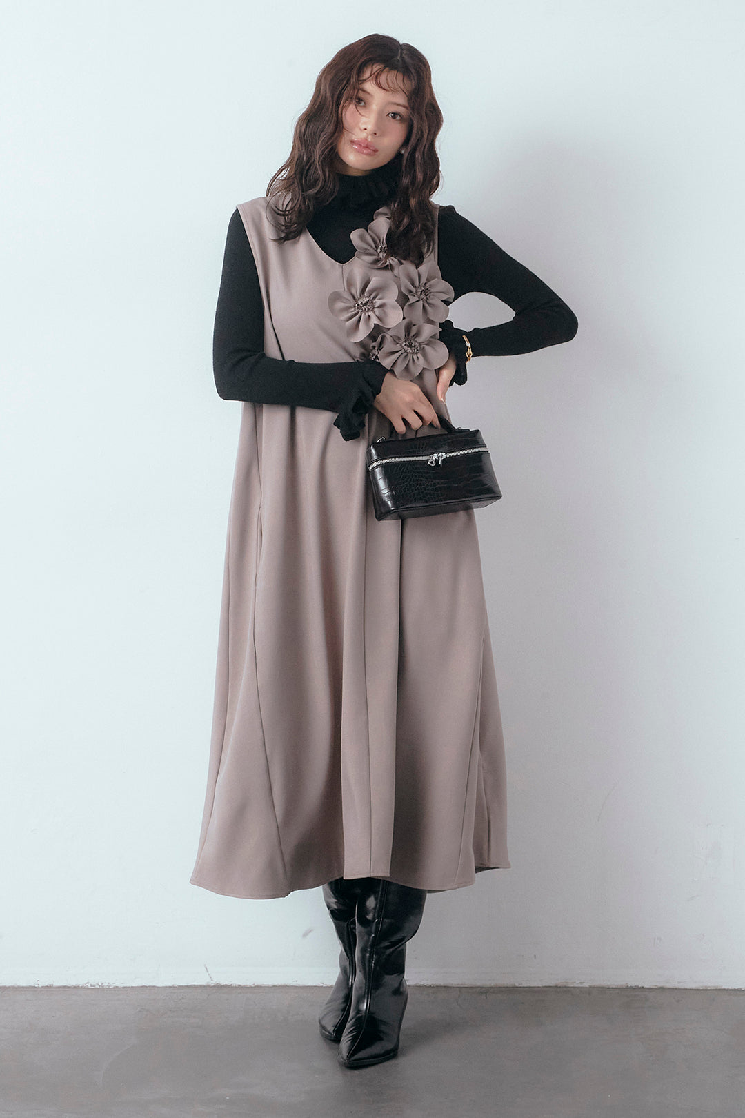 [予約/SET]ダブルフリルカラーニットプルオーバー+アシメフラワーモチーフVネックワンピース(2set)