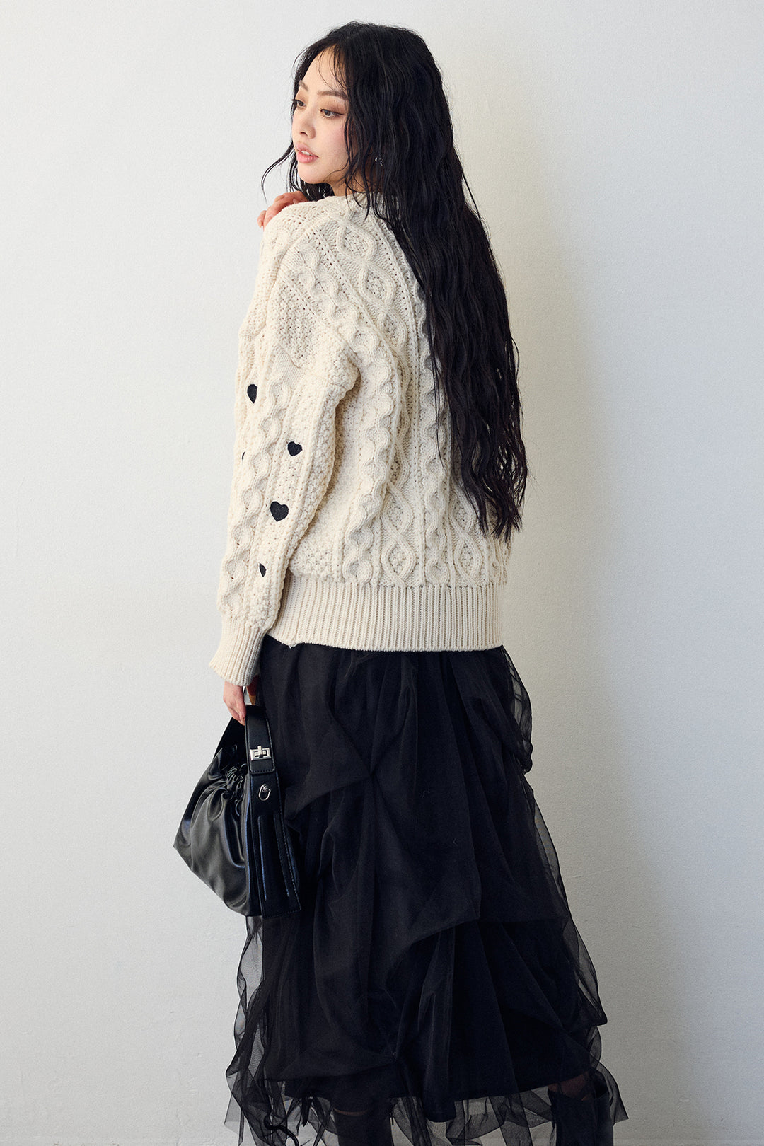 [予約]ハート刺繍ケーブルデザインニット