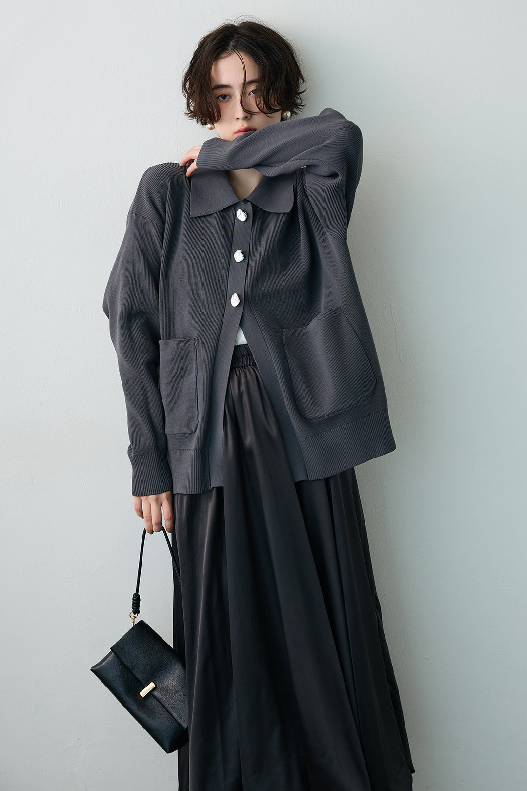 [予約/SET]メタルボタン襟付きニットカーディガン+サテンシャイニーバルーンスカート(2set)