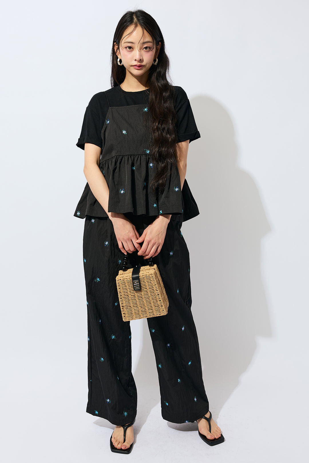 [予約/SET]ベーシック美ラインTシャツ+フラワー刺繍タフタキャミトップス+フラワー刺繍タフタストレートパンツ(3set)