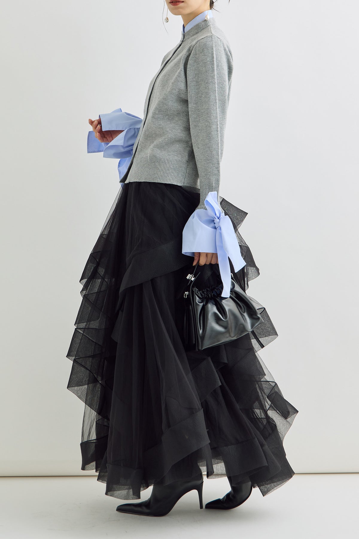 Frene ランダムフリルティアードボリュームスカート　ブラック(新品未使用) 予約/SET]BIGリボンカフスデザインニットドッキングカーデ+ランダム