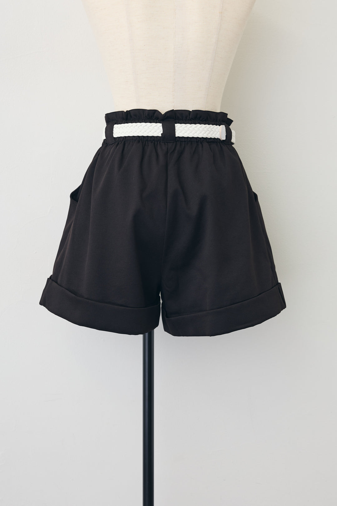 [予約]ルーズタックロールアップショートパンツ