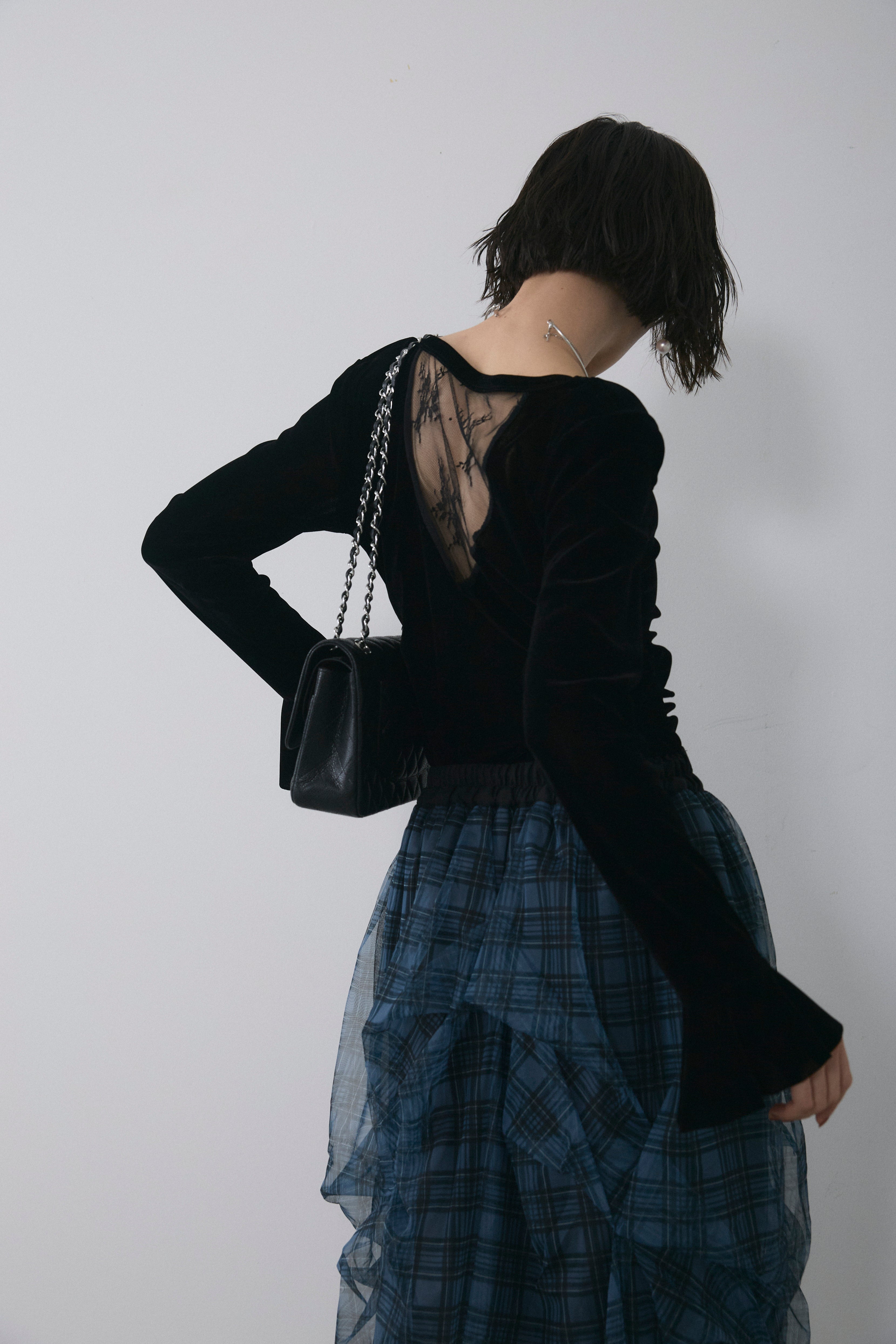 予約]バックレースベロアトップス – Frene