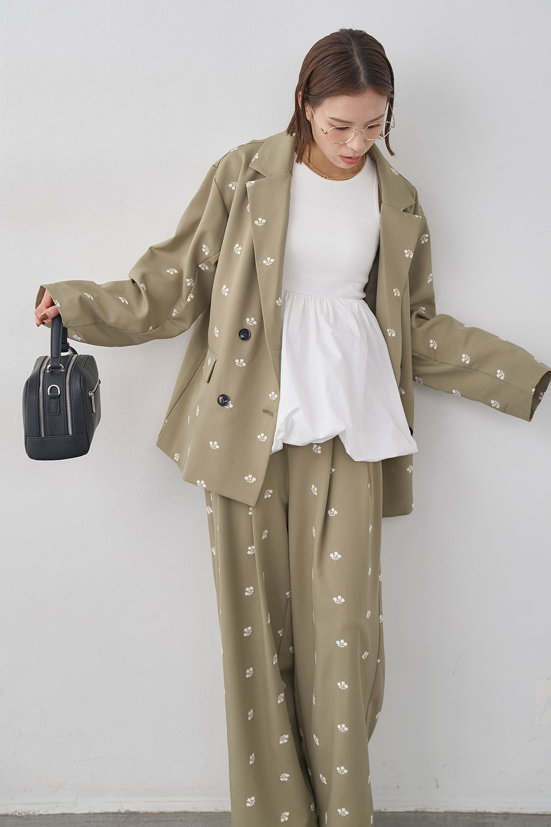 [予約/SET]フラワー刺繍ツイルテーラードジャケット+フラワー刺繍ツイルストレートパンツ(2set)