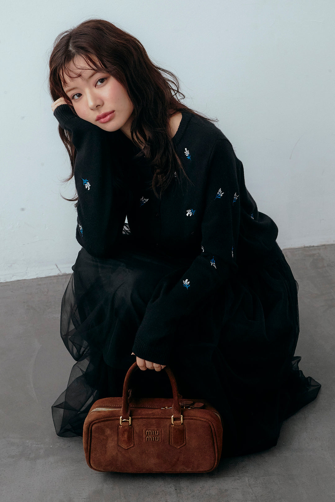 [予約/SET]ニュアンスフラワー刺繍クロップドニットカーデ+マルチパターンタックチュールスカート(2set)