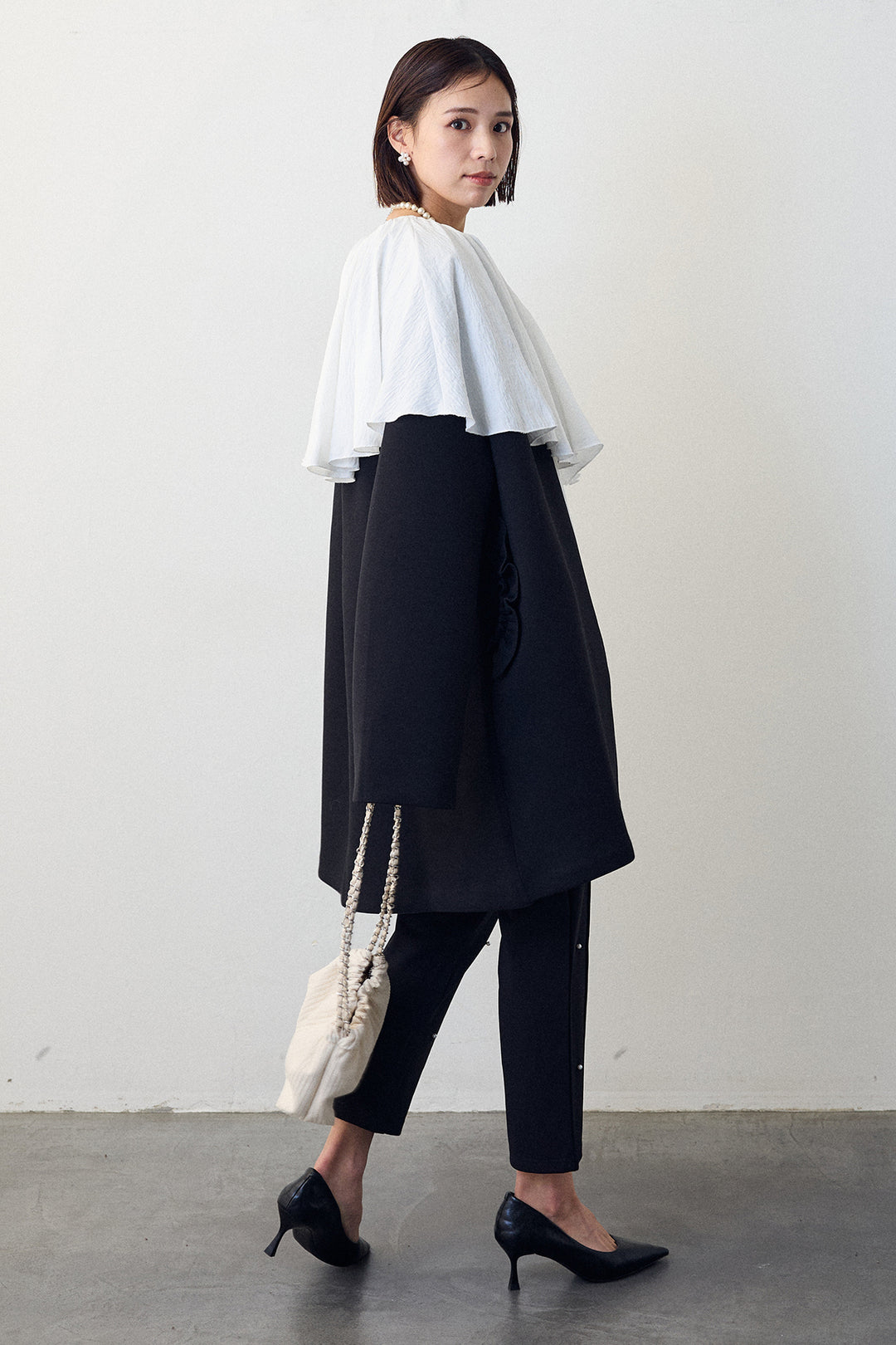 [予約/SET]BIGフリルカラーブラウス+フリルポケットボンディングノーカラーコート+センターシームランダムパールパンツ(3set)