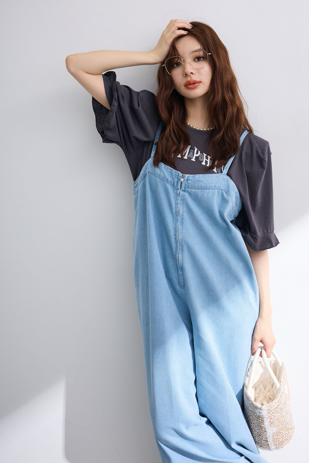 [予約/SET]ロゴパフスリーブデザインTシャツ+フロントZIPデニムサロペ(2set)