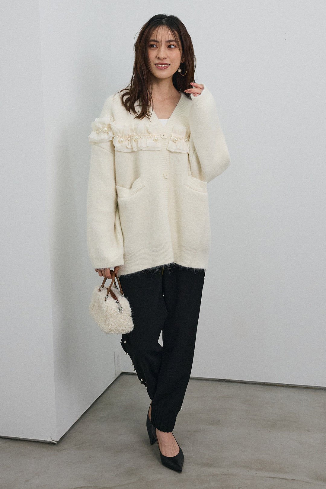 [予約/SET]フリルパールドッキングニットコーディガン+サイドパール裾タックジョガーパンツ(2set)