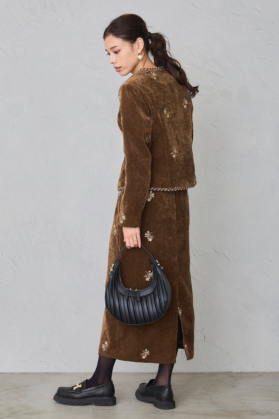 [予約]ヴィンテージフラワー刺繍ラメベロアセットアップ