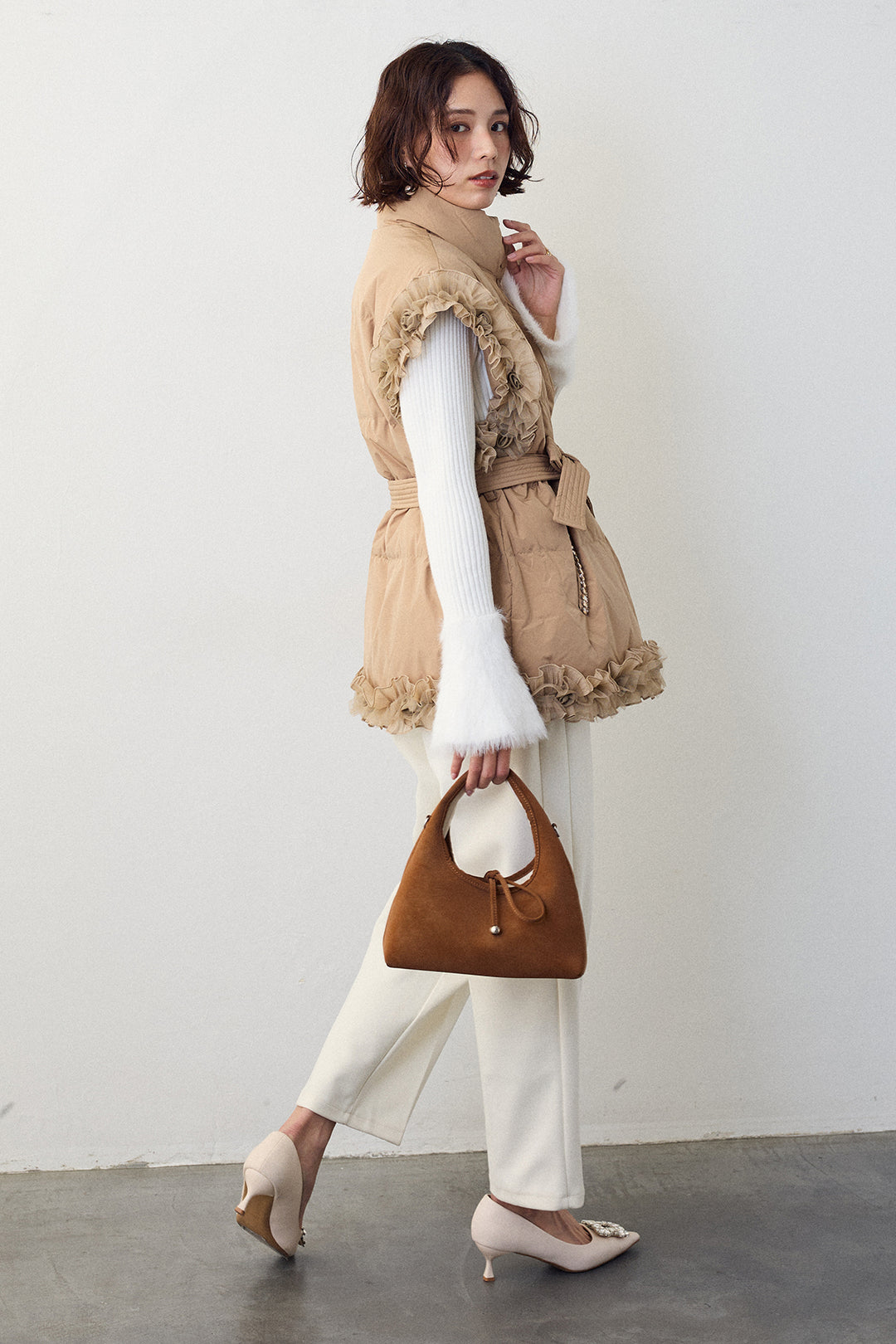 [予約/SET]フェザー切替スリーブフレアニット+フリルチュールスリーブ美ラインベスト+ウォームセンタープレス美ラインテーパードパンツ(3set)