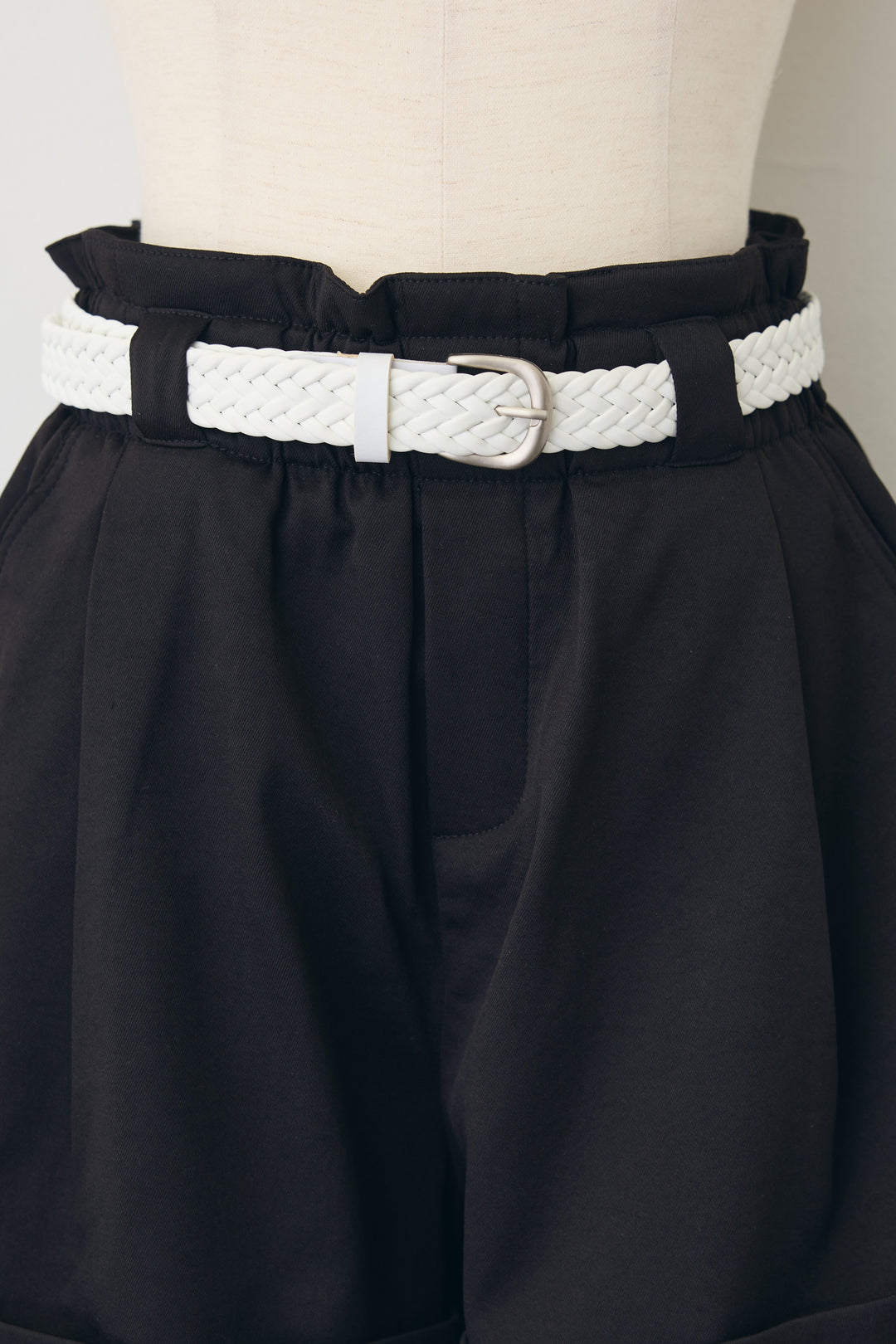 [予約]ルーズタックロールアップショートパンツ