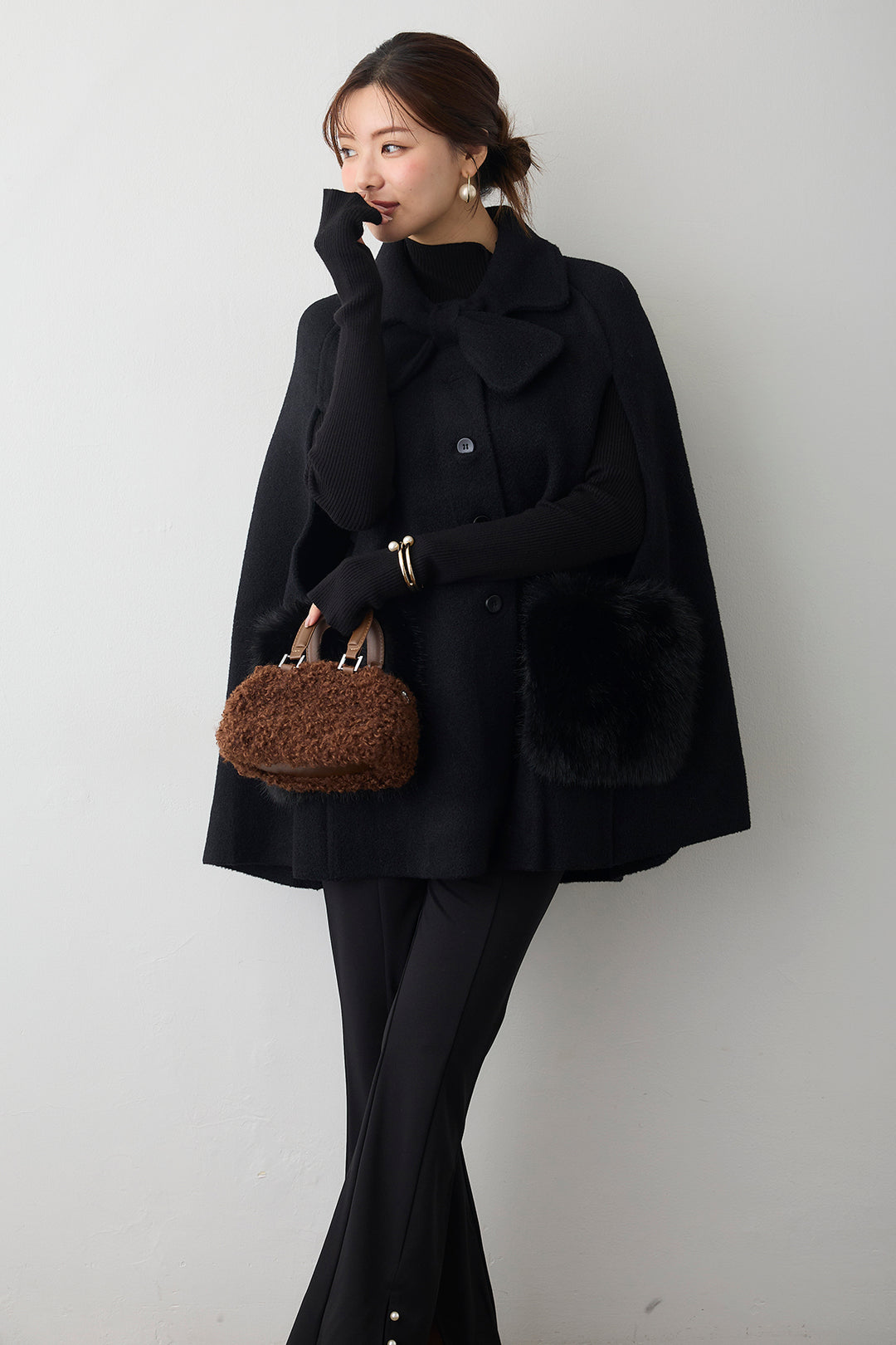 [予約/SET]ベーシックフィンガーホールリブニット+ウールタッチファーポケットポンチョコート(2set)