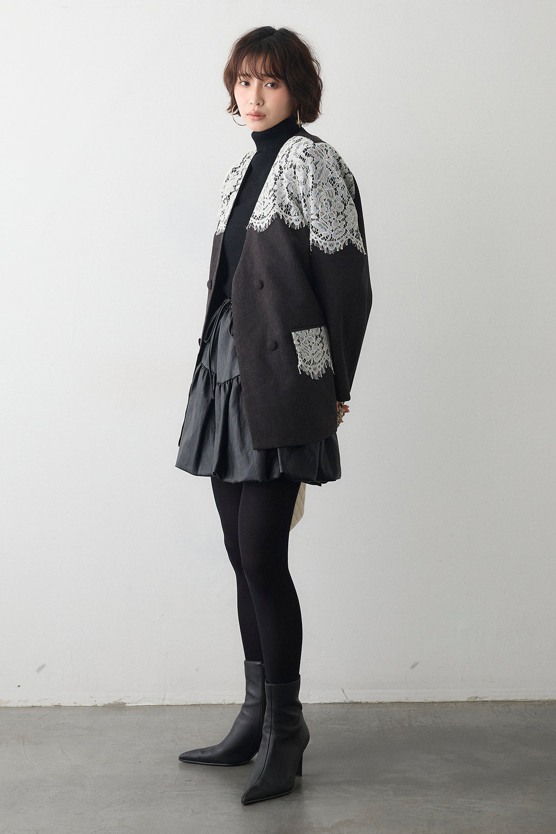 [予約/SET]ベーシックリブタートルニット+ショルダーレースデザインジャケット+フェイクレザーティアードバルーンミニスカート(3set)