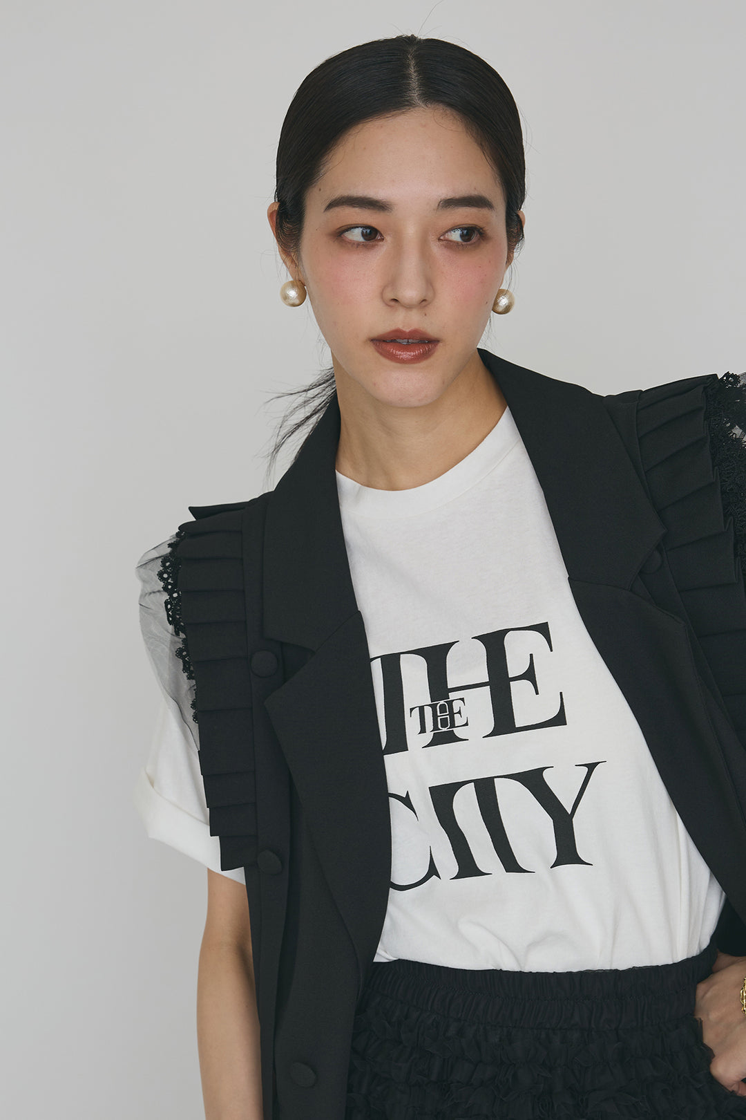 [予約/SET]ThecityロゴTシャツ+フリルショルダーテーラーマニッシュベスト+ホイップチュールティアードスカート(3set)