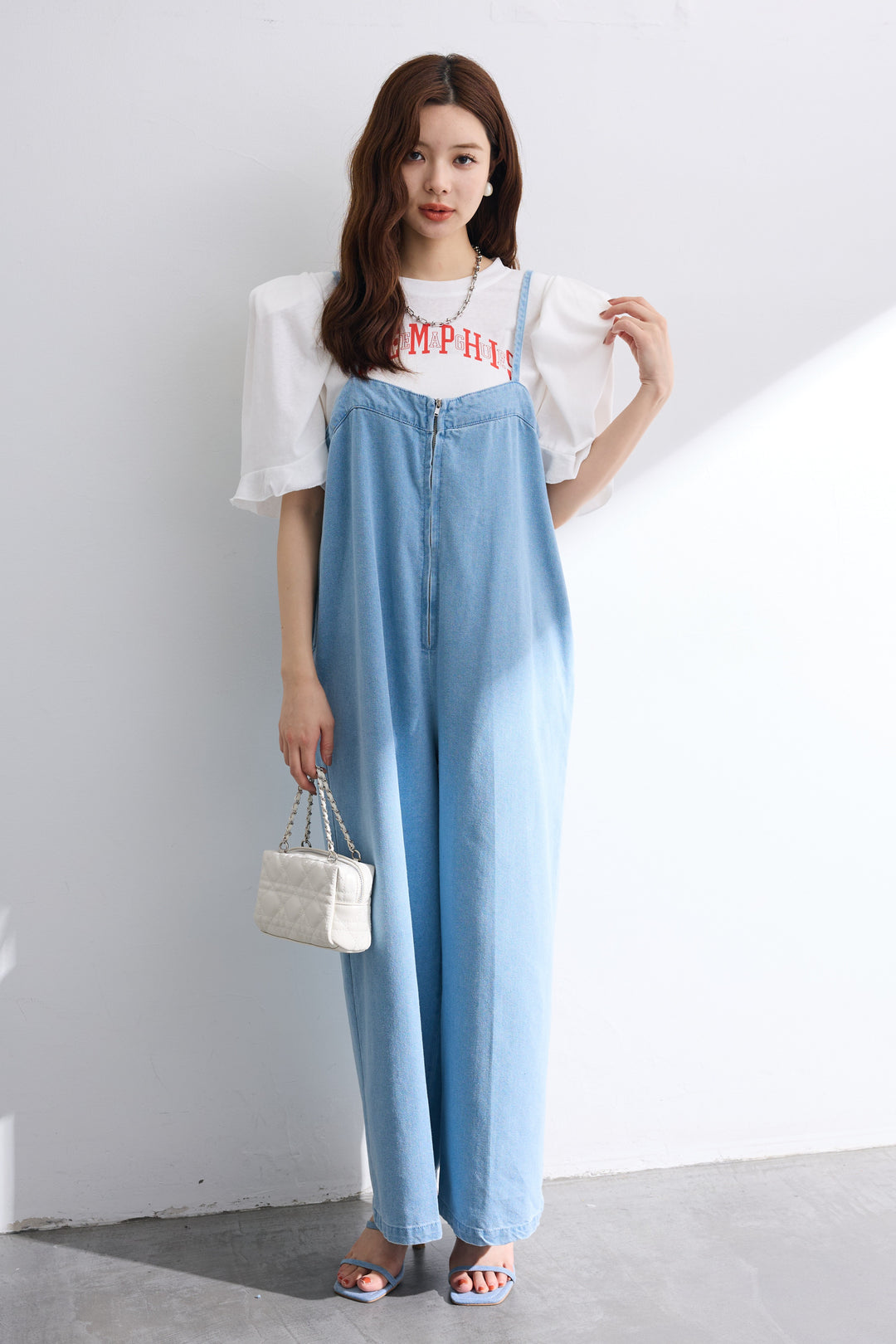 [予約/SET]ロゴパフスリーブデザインTシャツ+フロントZIPデニムサロペ(2set)