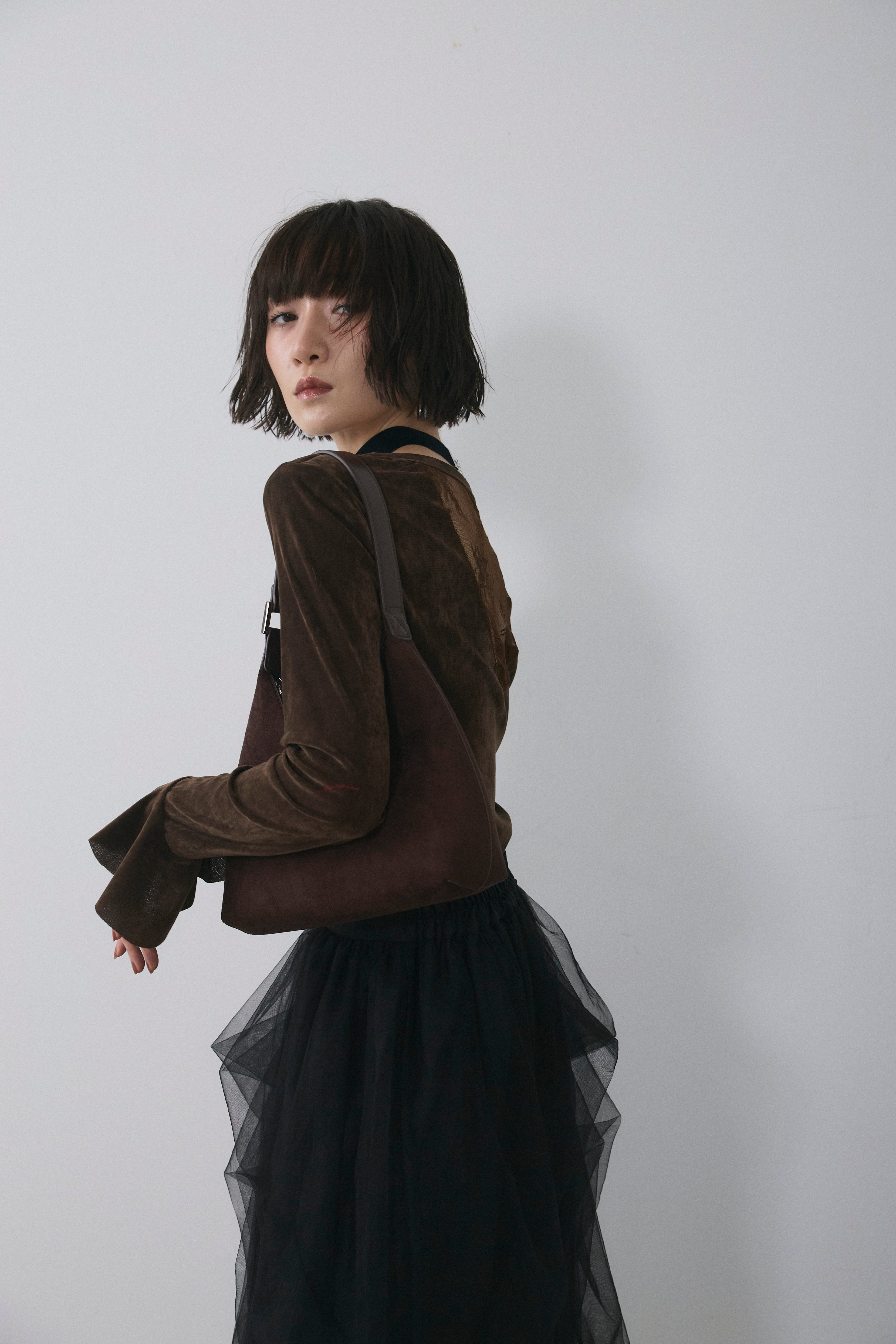 予約]バックレースベロアトップス – Frene